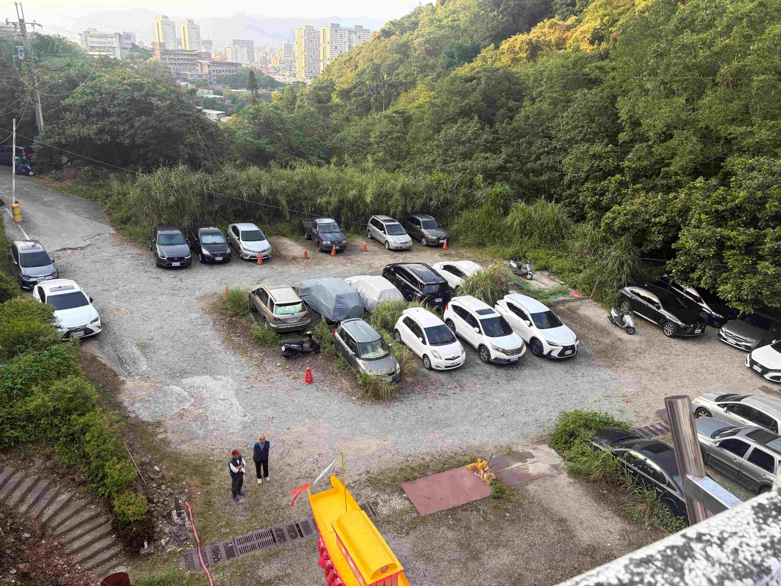 【台北松山景點】松山天寶聖道宮，隱身市區山壁的台版敦煌石窟，無極天王像推薦 @趙先生吃飯