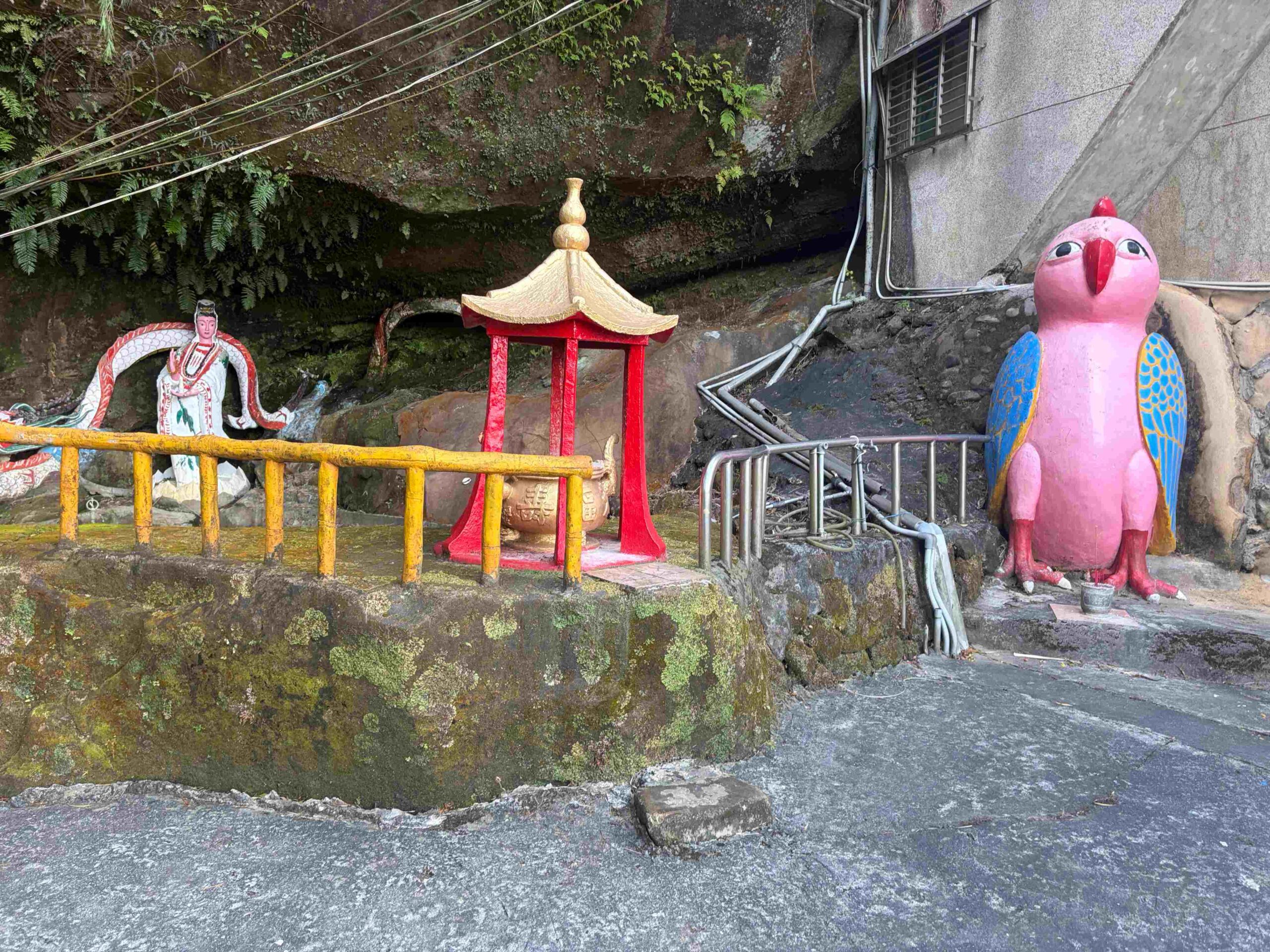 【台北松山景點】松山天寶聖道宮，隱身市區山壁的台版敦煌石窟，無極天王像推薦 @趙先生吃飯