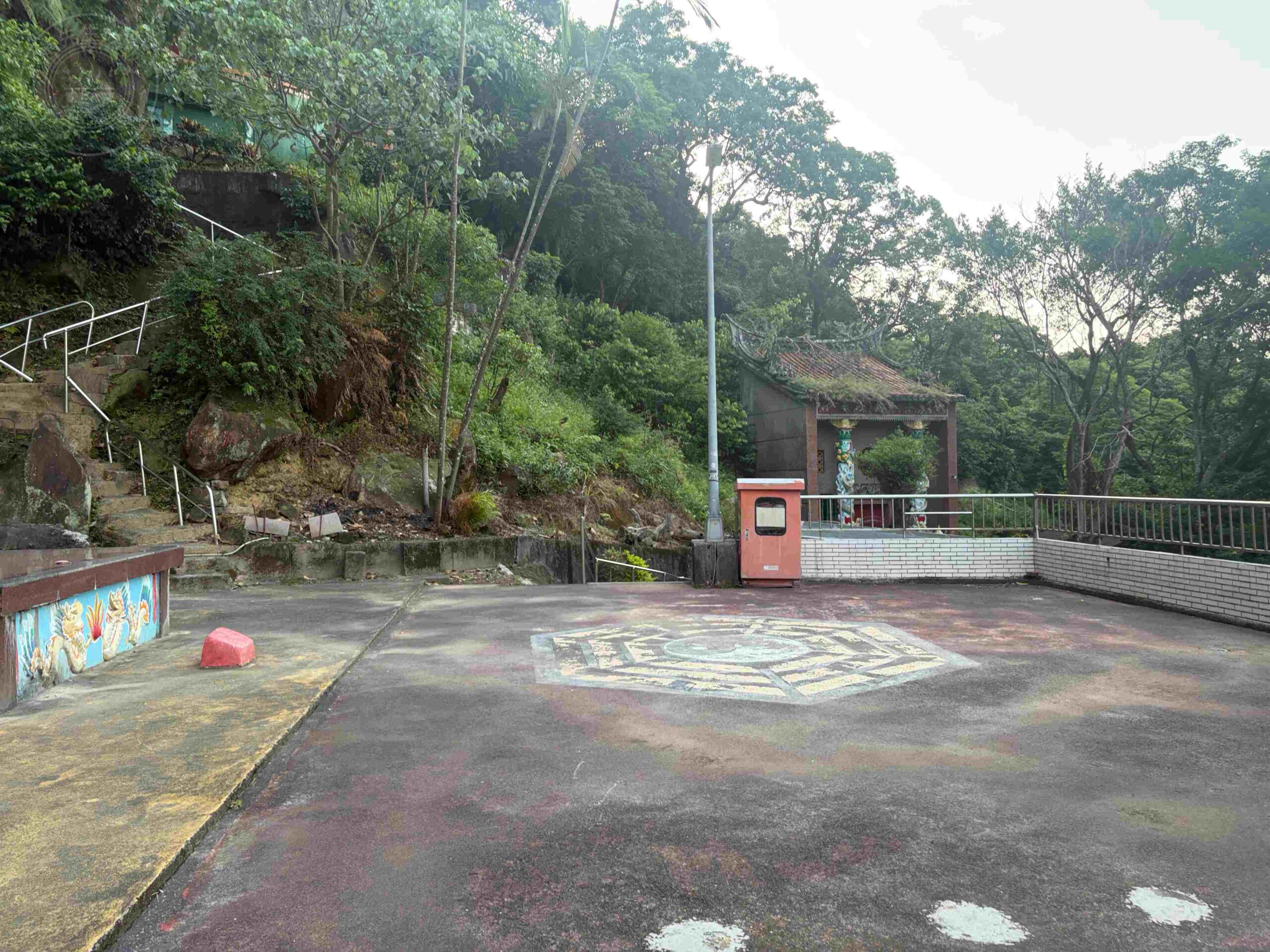 【台北松山景點】松山天寶聖道宮，隱身市區山壁的台版敦煌石窟，無極天王像推薦 @趙先生吃飯