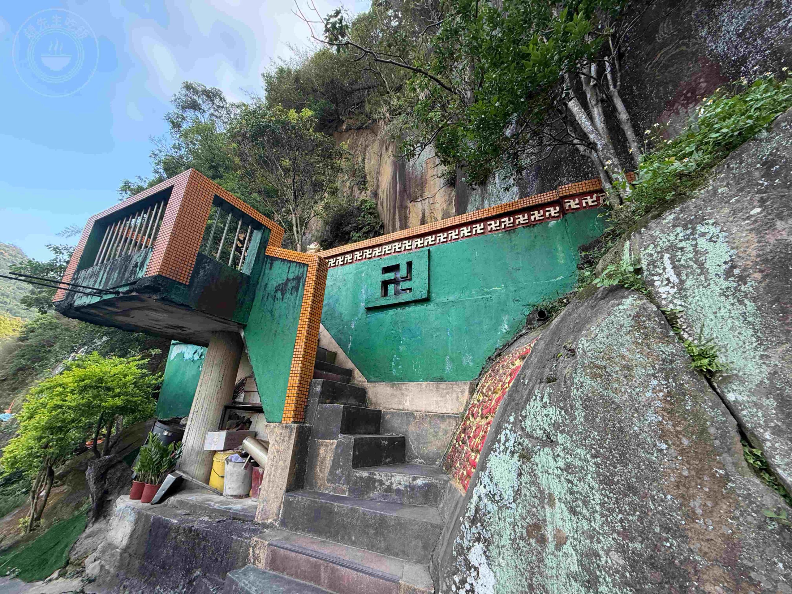 【台北松山景點】松山天寶聖道宮，隱身市區山壁的台版敦煌石窟，無極天王像推薦 @趙先生吃飯