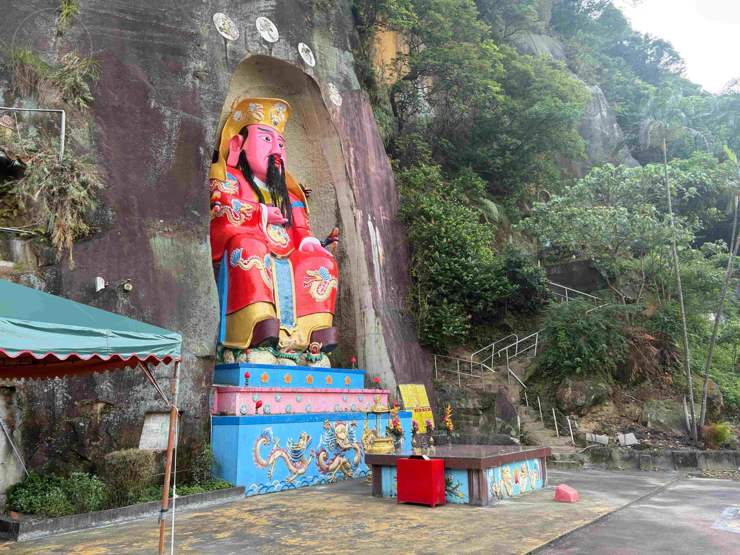 【台北松山景點】松山天寶聖道宮，隱身市區山壁的台版敦煌石窟，無極天王像推薦 @趙先生吃飯