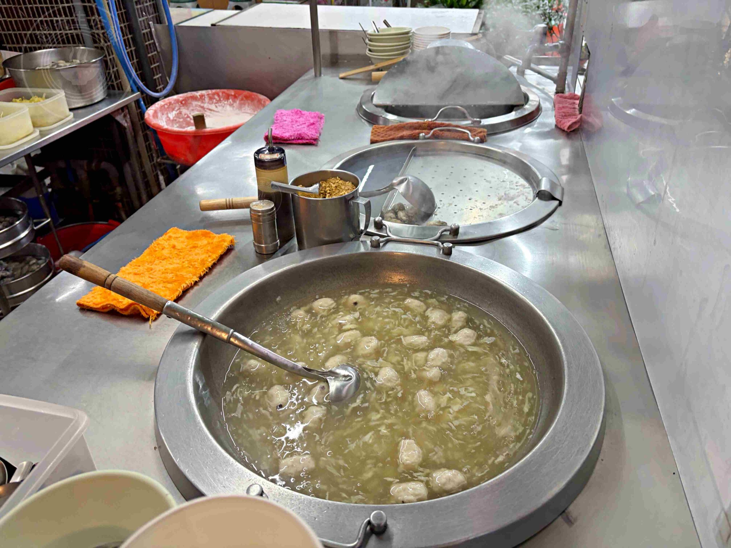 【三重美食】蚵四海小吃，三和夜市超人氣蚵仔煎推薦肥美蚵仁湯與綜合焿(菜單) @趙先生吃飯