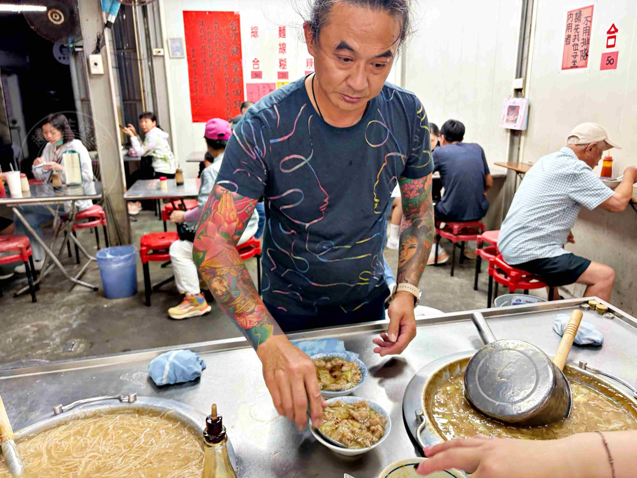 【三重美食】唯豐魯肉飯，三重五大滷肉飯之一，價錢便宜卻超好吃推薦(菜單) @趙先生吃飯