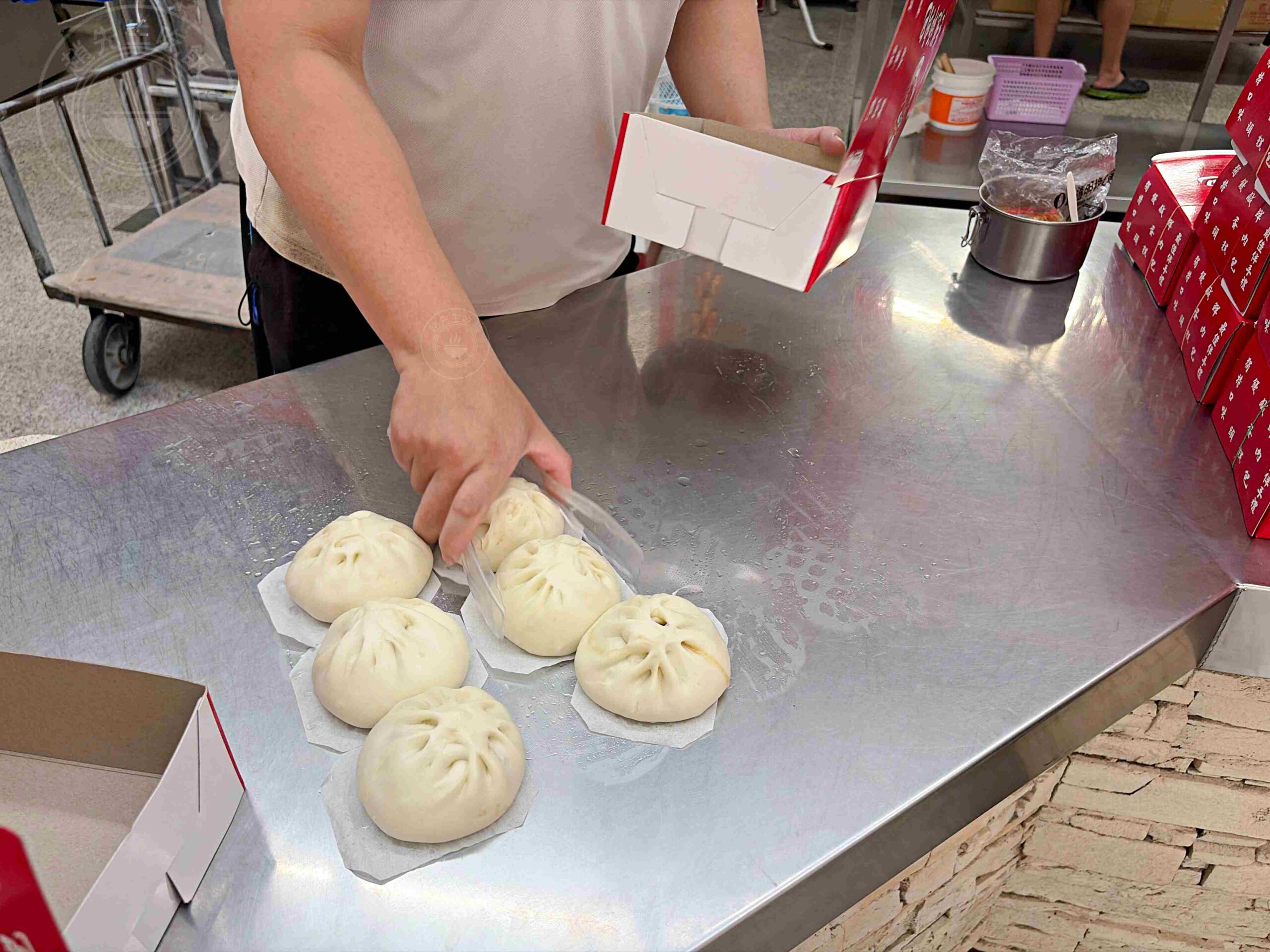 【彰化鹿港美食】老龍師肉包，爆汁香菇鮮肉包與古早味水蒸鹹蛋糕推薦(菜單) @趙先生吃飯