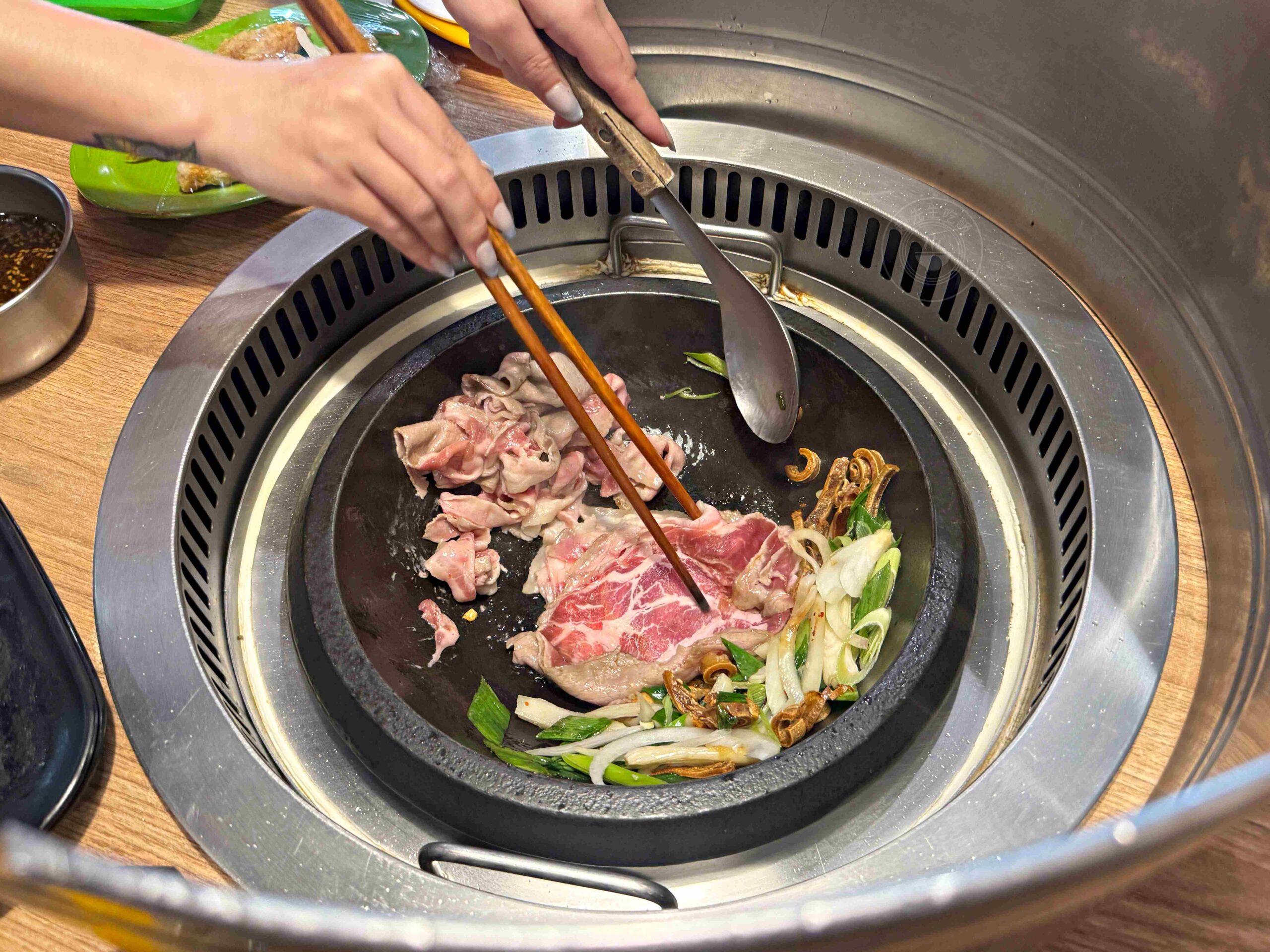 【永和美食】金川石頭火鍋，小紅莓創始人二代店，懷舊湯頭爆炒肉片推薦(菜單) @趙先生吃飯