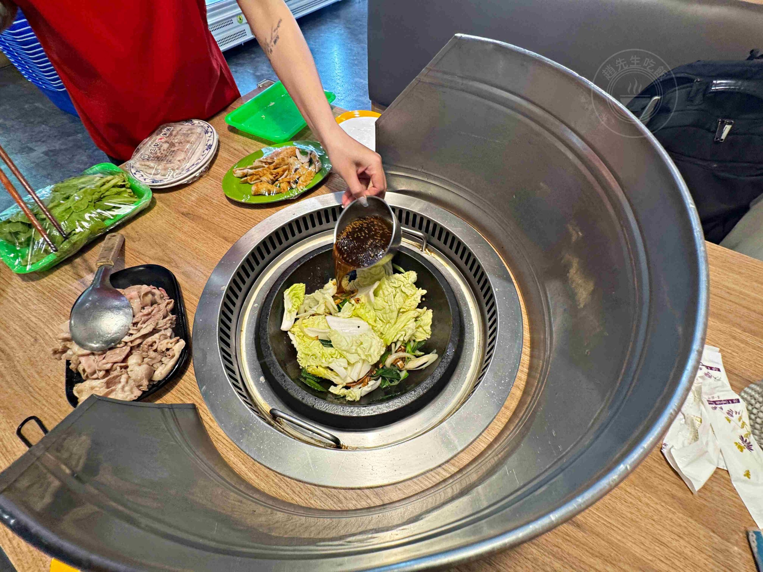 【永和美食】金川石頭火鍋，小紅莓創始人二代店，懷舊湯頭爆炒肉片推薦(菜單) @趙先生吃飯
