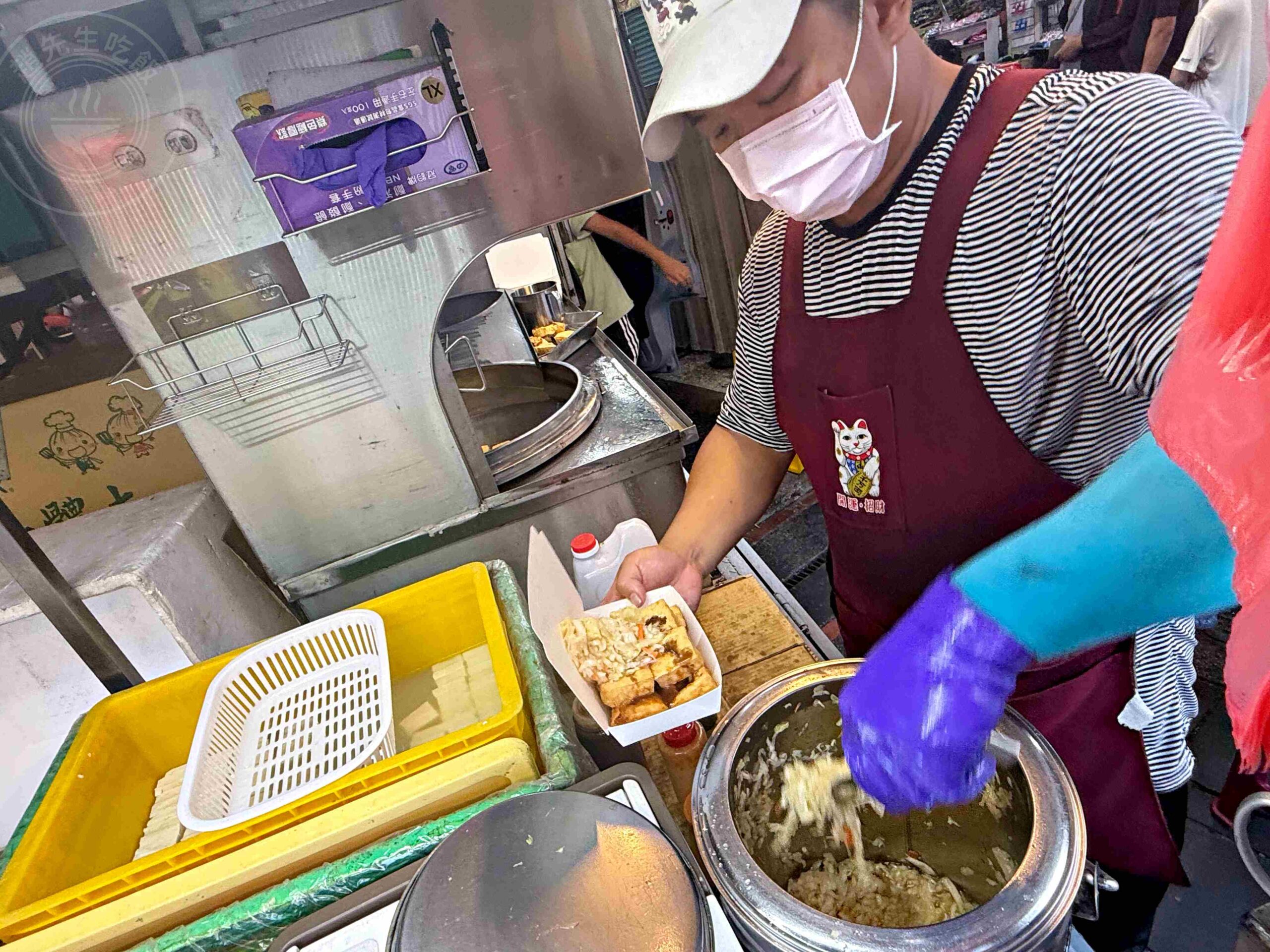 【彰化美食】阿泓臭豆腐，在地人天天追著車跑的隱藏版排隊餐車推薦(菜單) @趙先生吃飯