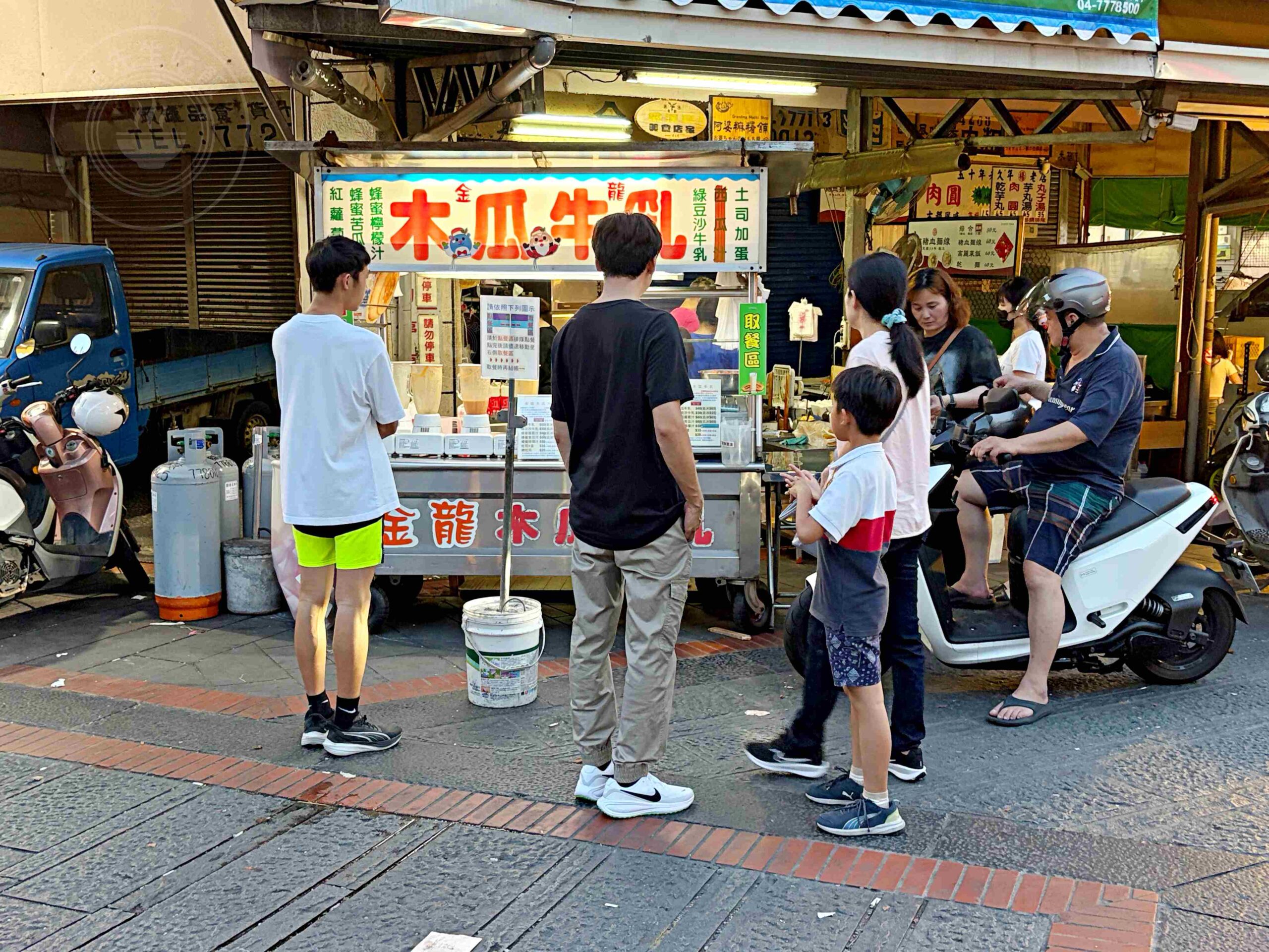 【鹿港美食】金龍木瓜牛奶，在地人從小喝到大隱藏版推薦木瓜牛奶與烤吐司(菜單) @趙先生吃飯