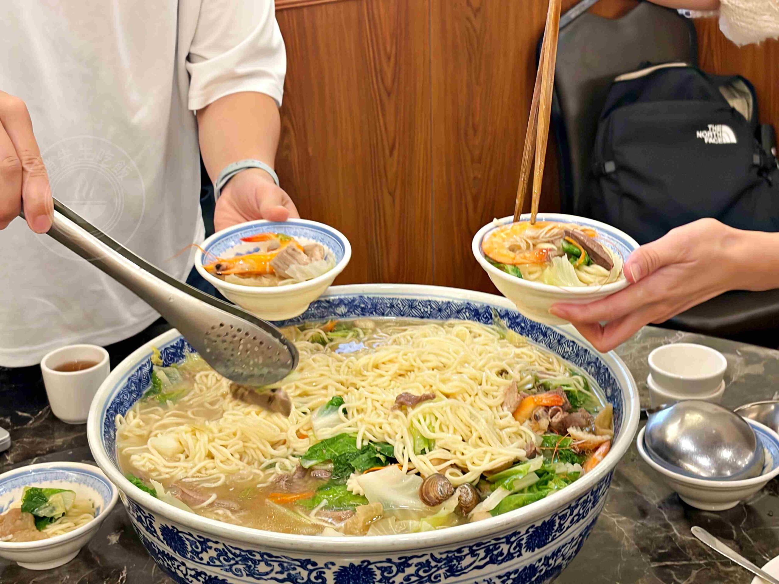 【八里美食】張吳記什錦麵，巨無霸什錦麵超誇張，熱炒也好吃，在地名店推薦(菜單) @趙先生吃飯