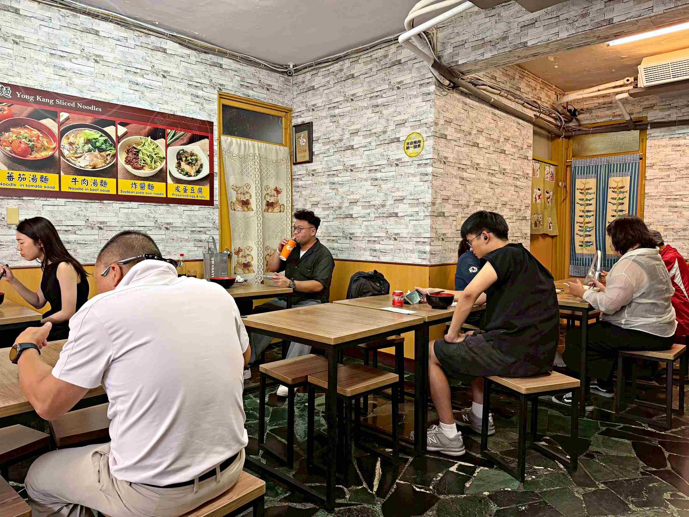 【大安區美食】永康刀削麵,機器人削麵滿新奇,麵類份料量超大推薦炸醬麵、番茄牛肉麵(菜單) @趙先生吃飯 【大安區美食】永康刀削麵,機器人削麵滿新奇,麵類份料量超大推薦炸醬麵、番茄牛肉麵(菜單) @趙先生吃飯