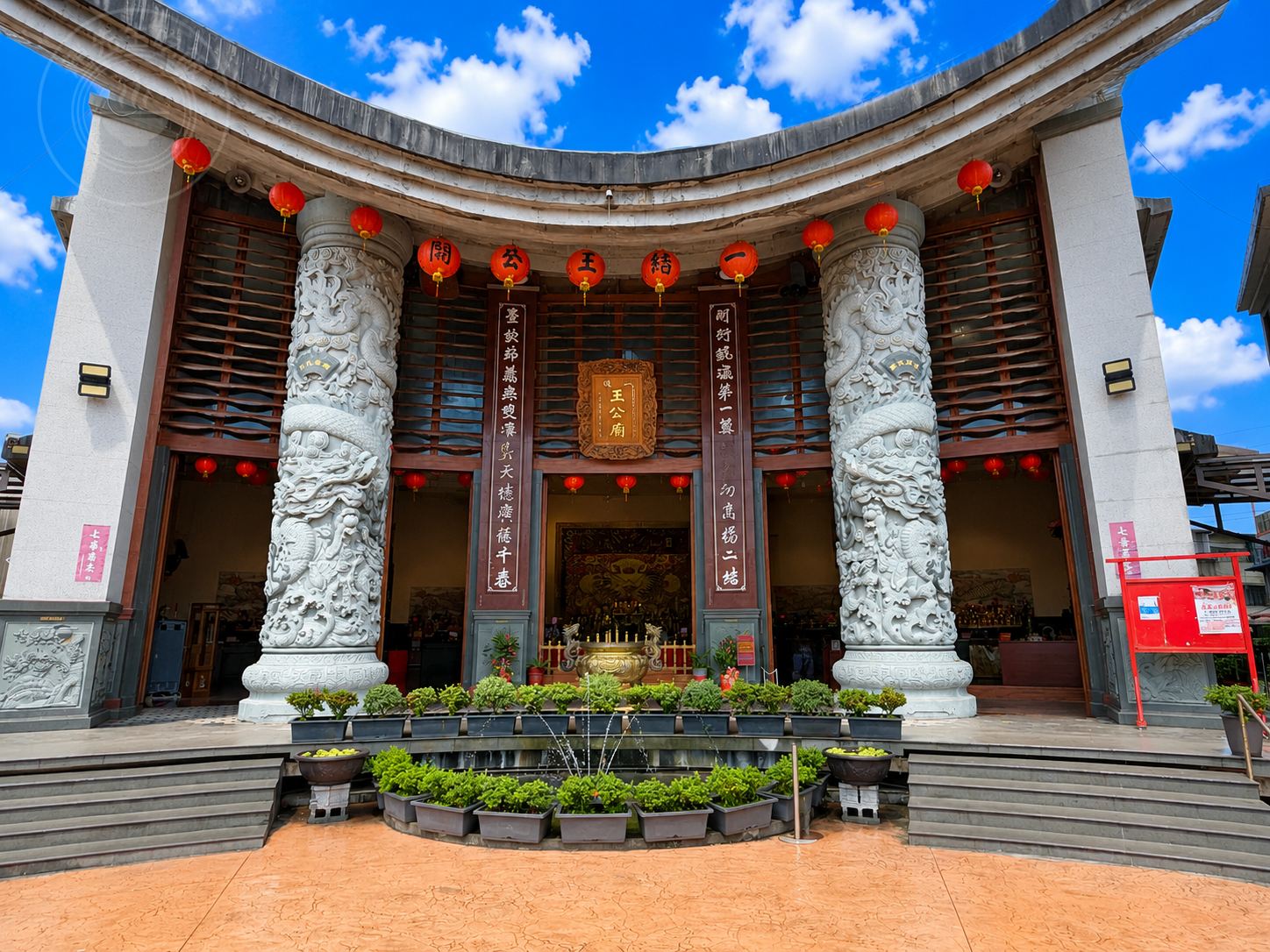 【宜蘭美食】二結王公廟，日本大師設計超現代新廟，超大發財樹、壯闊廟宇推薦 @趙先生吃飯