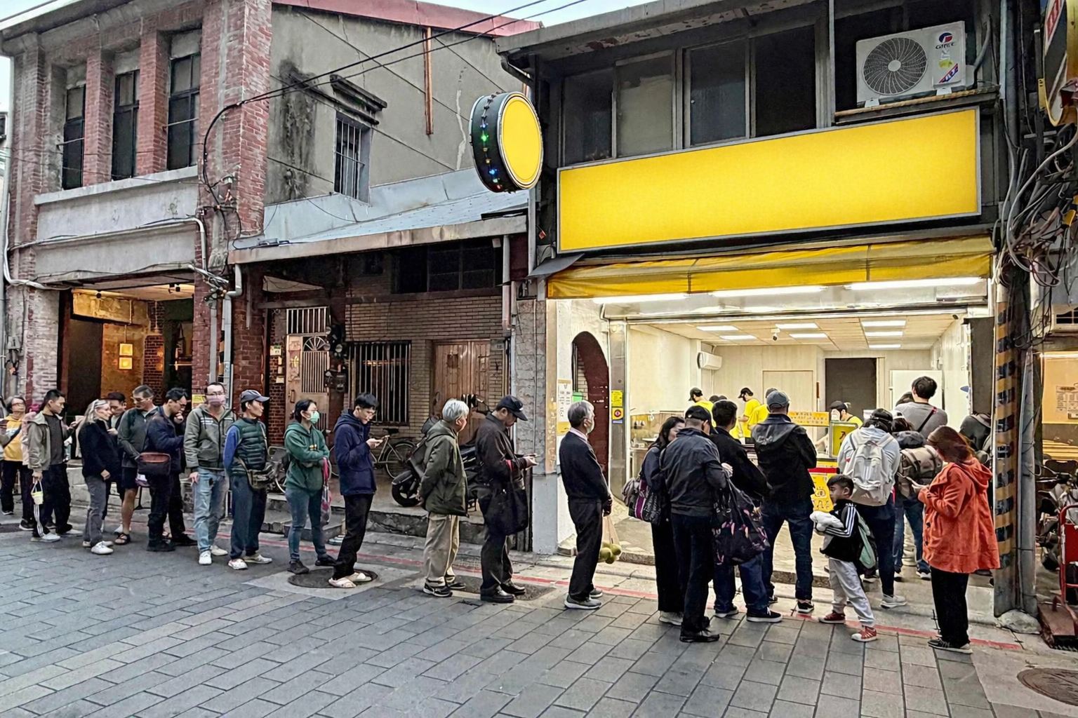 【三重美食】田中臭豆腐，一週只賣假日，在地人帶路，好吃臭豆腐推薦(菜單) @趙先生吃飯