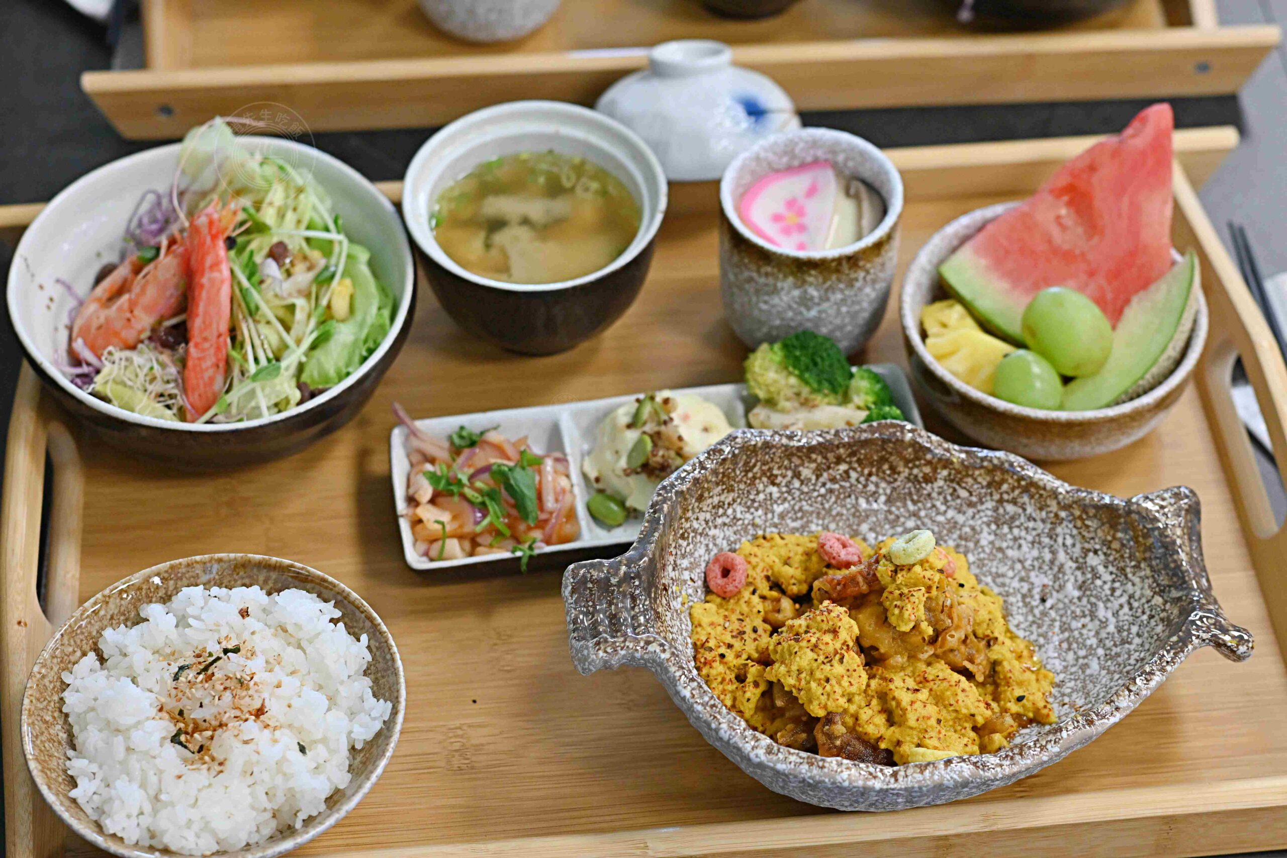 【宜蘭美食】光鮮生活美食館，礁溪極品個人定食，大片稻田窗景、烤鴨、肋排、龍蝦都推薦(菜單) @趙先生吃飯