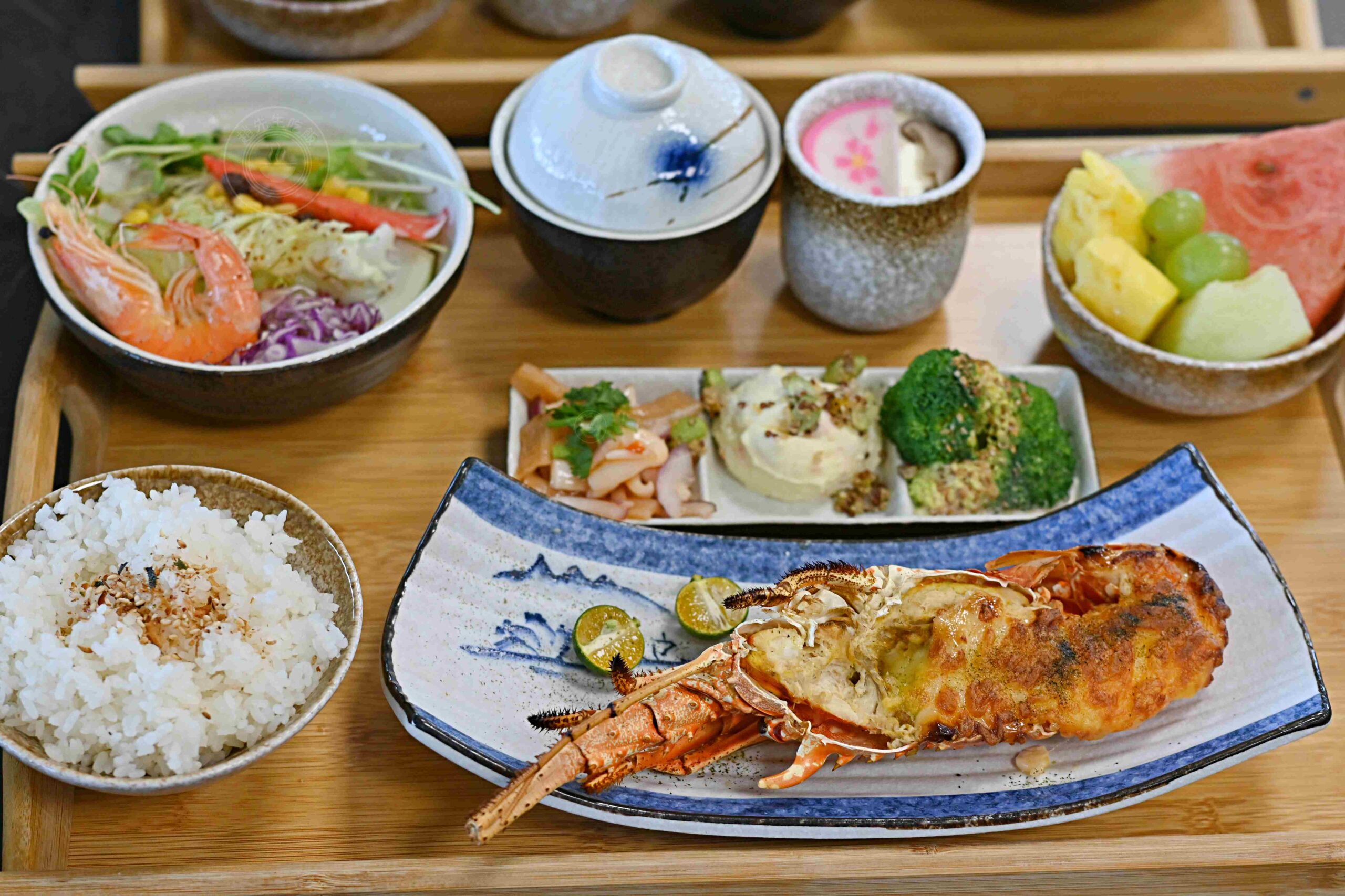 【宜蘭美食】光鮮生活美食館，礁溪極品個人定食，大片稻田窗景、烤鴨、肋排、龍蝦都推薦(菜單) @趙先生吃飯