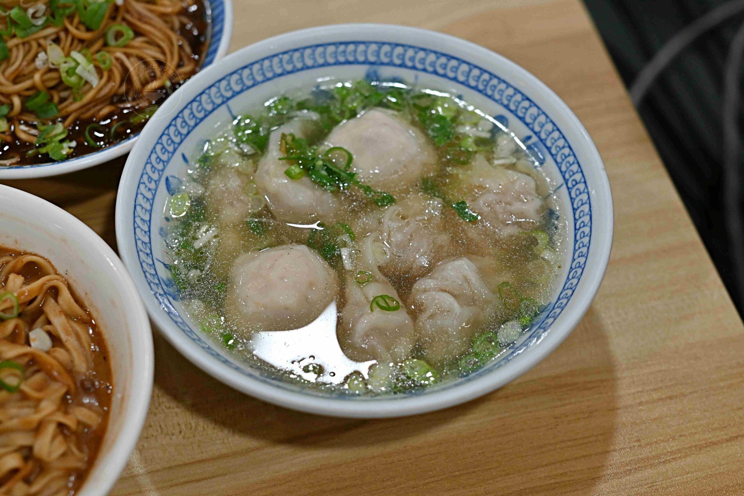 【宜蘭美食】農權路炸醬麵，神農商圈人氣排隊老店，古早味一碗40元爆量雙醬麵推薦(菜單) @趙先生吃飯
