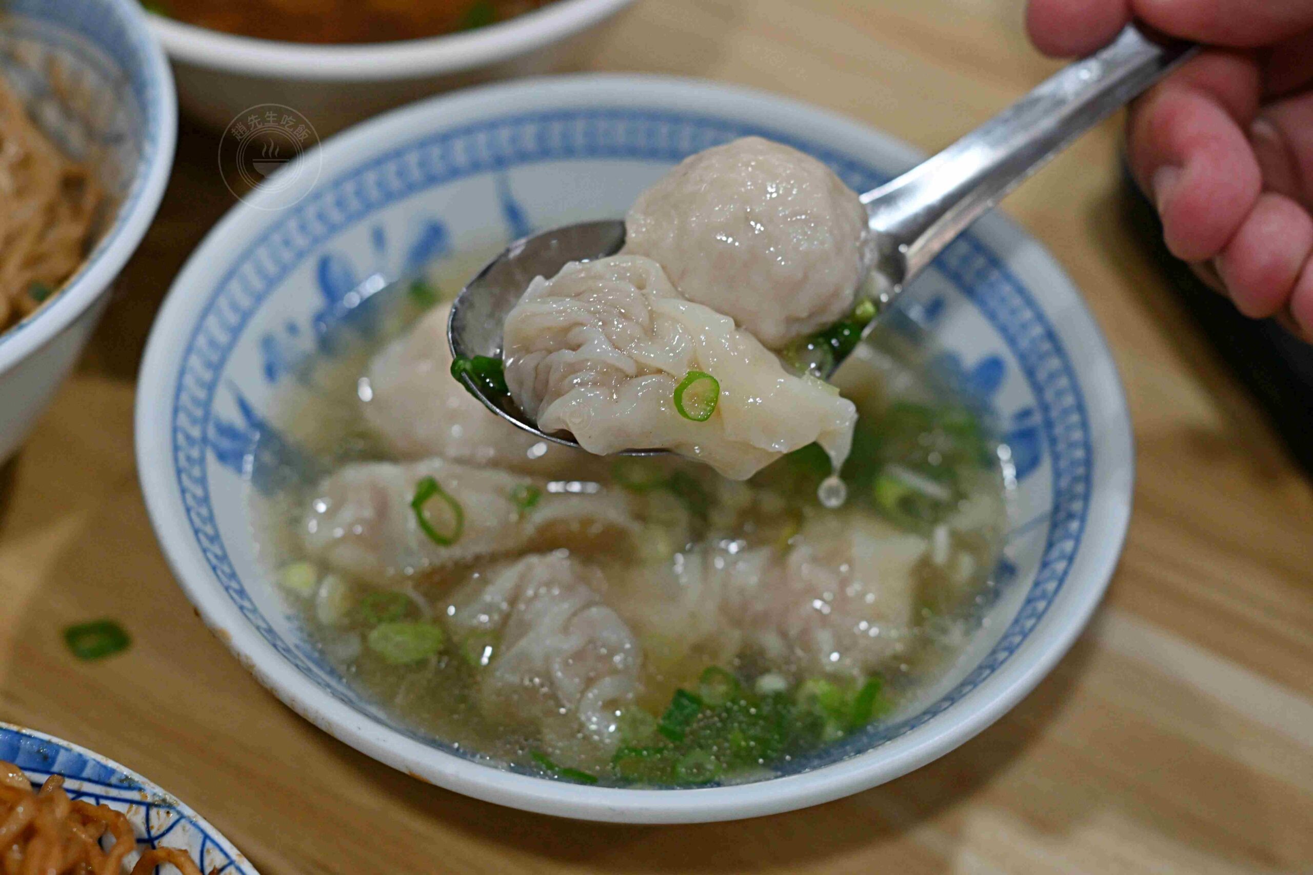 【宜蘭美食】農權路炸醬麵，神農商圈人氣排隊老店，古早味一碗40元爆量雙醬麵推薦(菜單) @趙先生吃飯