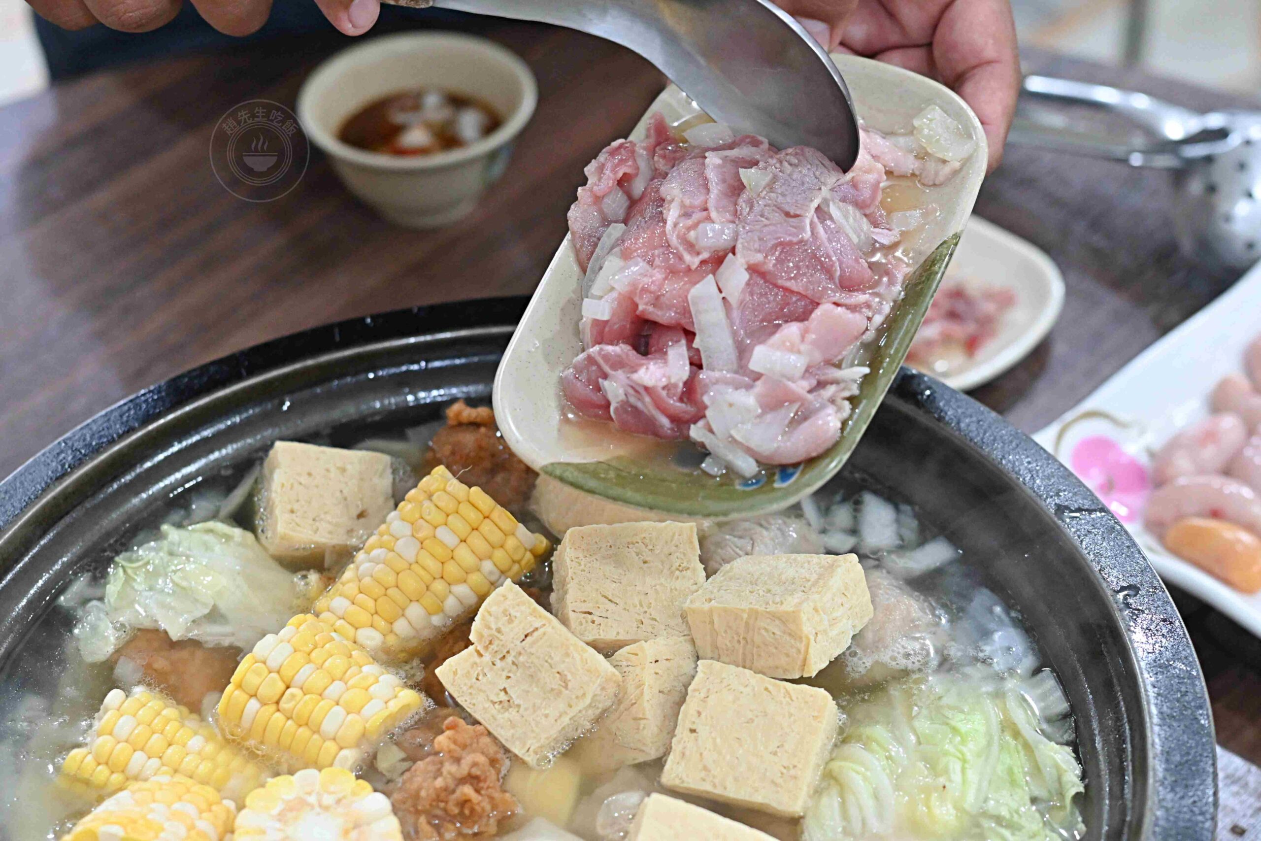 【北海岸美食】福緣火鍋，金山加油站旁超狂石頭火鍋神店推薦高CP值爆香肉片與肥美蚵仔(菜單) @趙先生吃飯