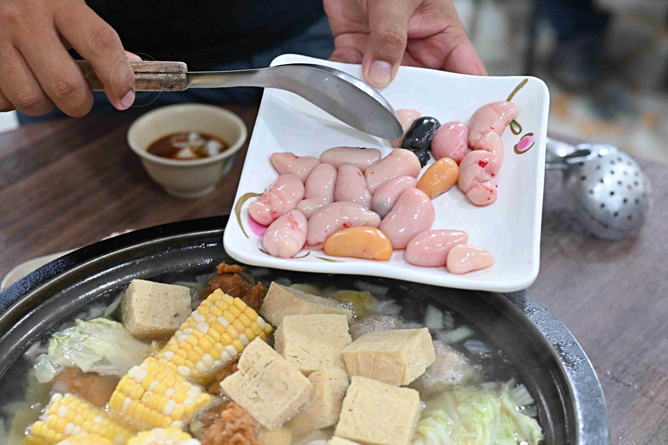 【北海岸美食】福緣火鍋,金山加油站旁超狂石頭火鍋神店推薦高CP值爆香肉片與肥美蚵仔(菜單) @趙先生吃飯 【北海岸美食】福緣火鍋,金山加油站旁超狂石頭火鍋神店推薦高CP值爆香肉片與肥美蚵仔(菜單) @趙先生吃飯