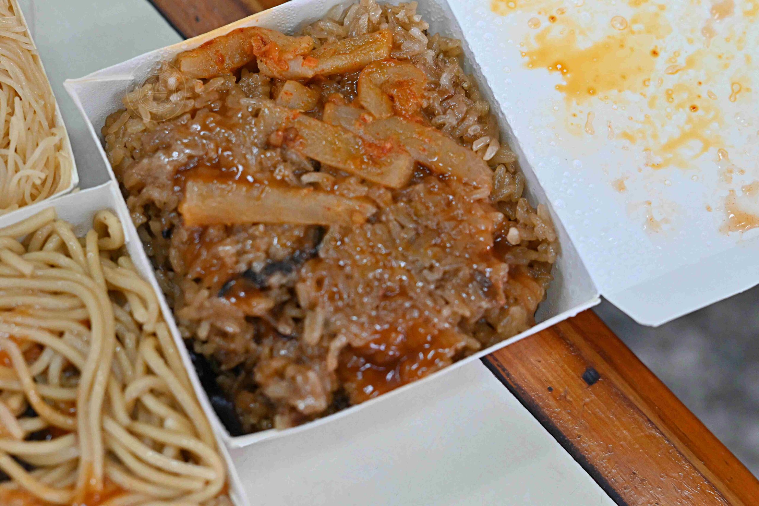 【三重美食】無名炒麵炒米粉油飯，網路幾乎沒人說的超低調神祕攤位，30元爆量銅板價炒麵、古早味油飯推薦(菜單) @趙先生吃飯