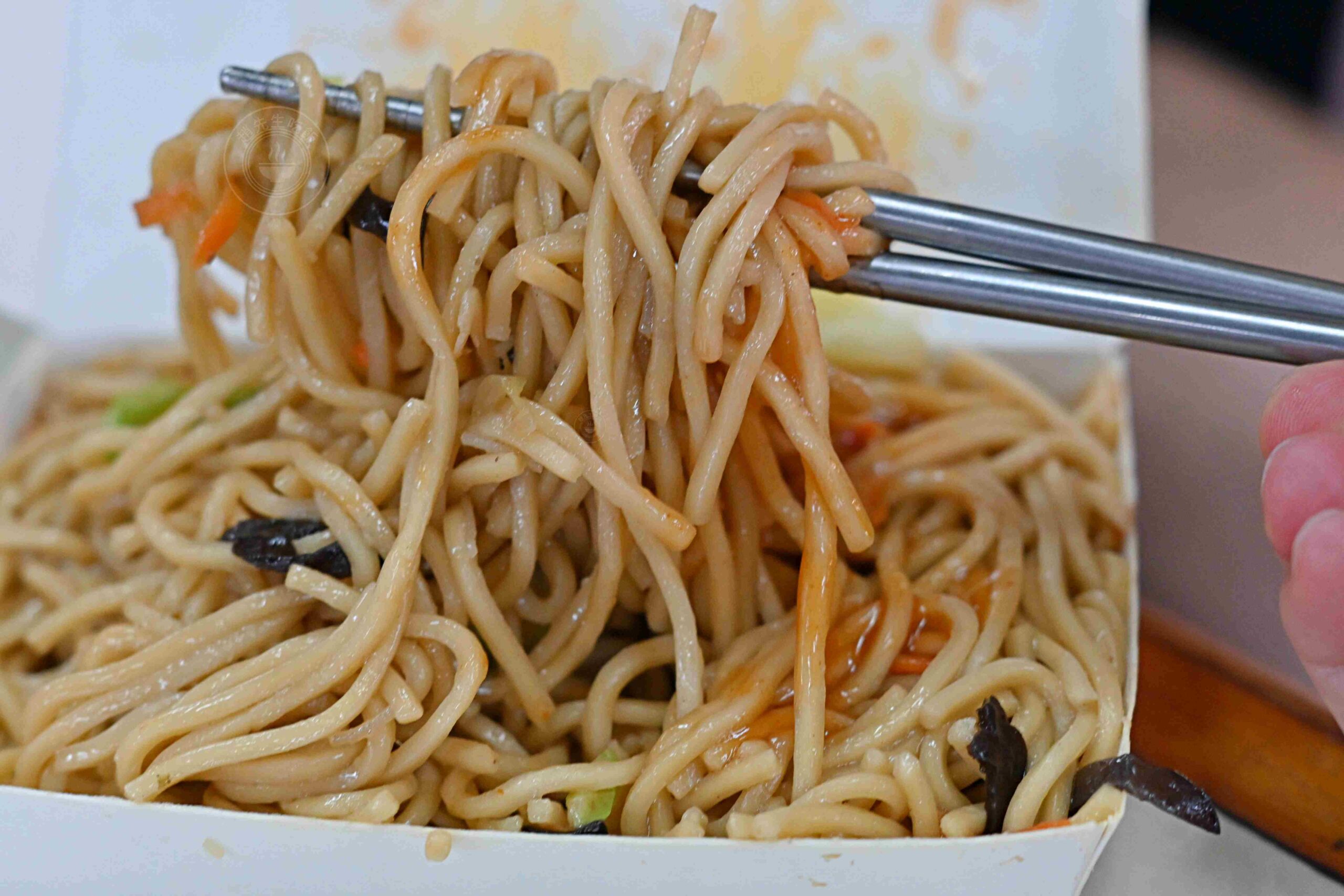 【三重美食】無名炒麵炒米粉油飯，網路幾乎沒人說的超低調神祕攤位，30元爆量銅板價炒麵、古早味油飯推薦(菜單) @趙先生吃飯