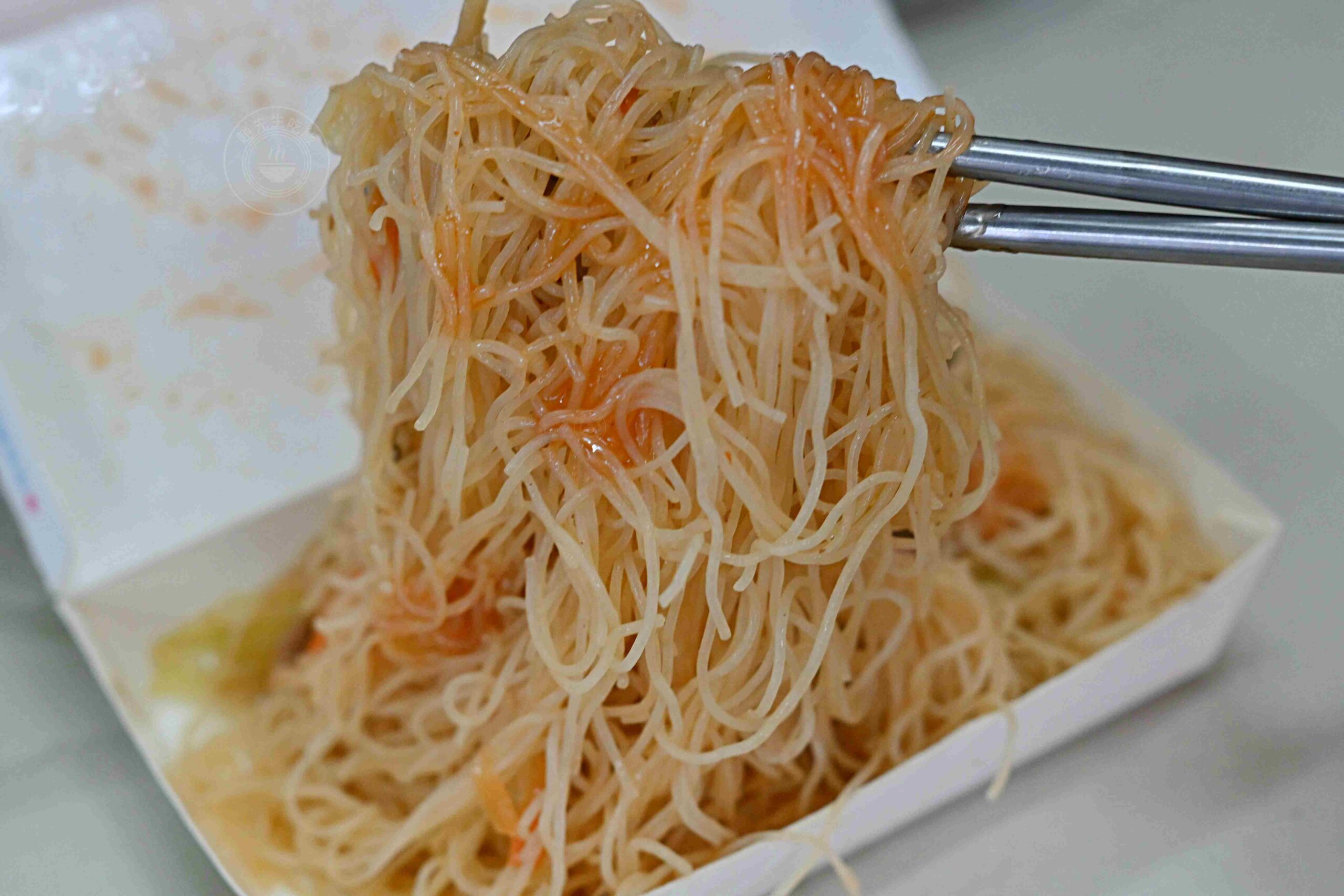 【三重美食】無名炒麵炒米粉油飯，網路幾乎沒人說的超低調神祕攤位，30元爆量銅板價炒麵、古早味油飯推薦(菜單) @趙先生吃飯