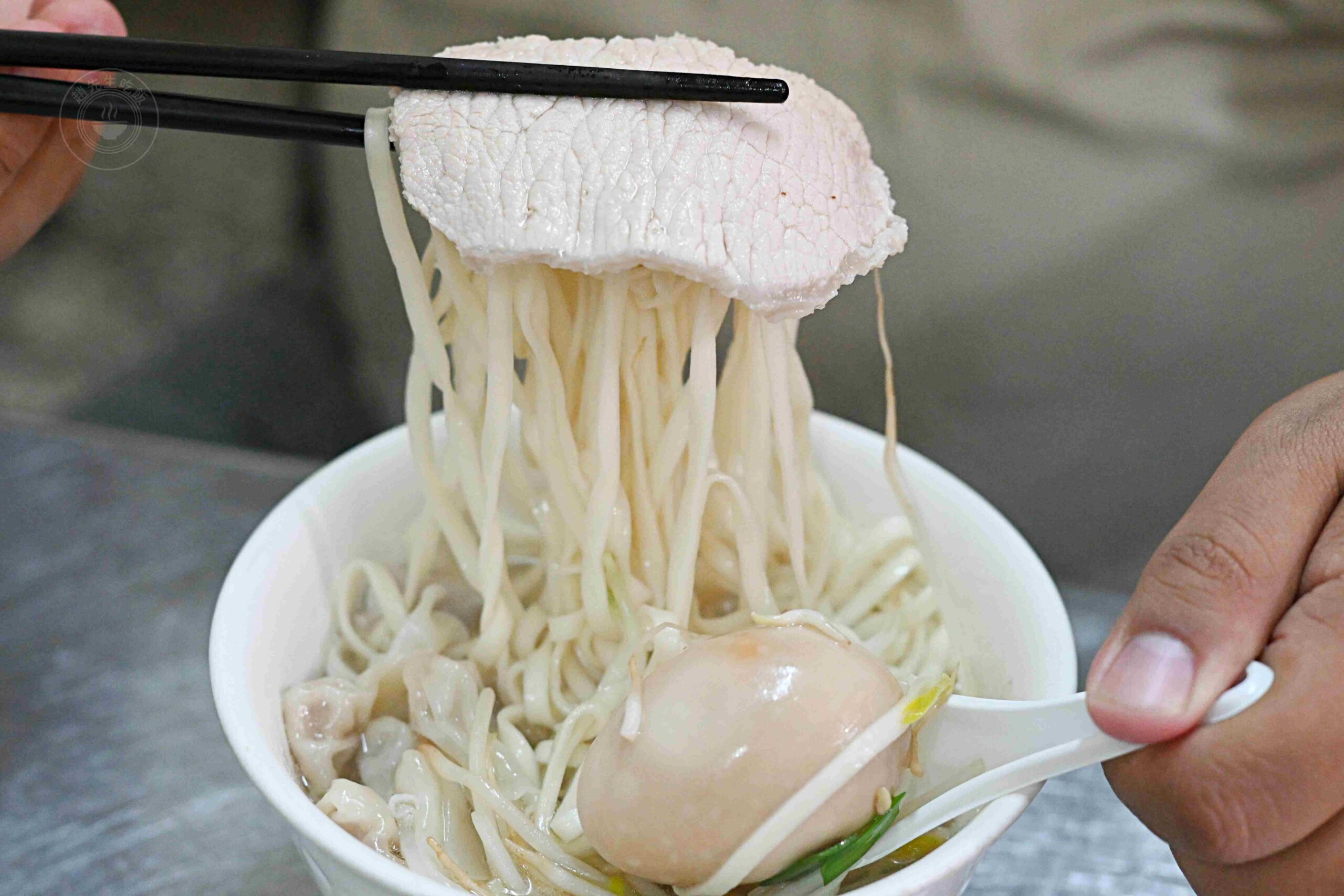 【中山區美食】曾家豆漿，大家瘋狂排隊，巨大肉包25元，燒餅油條、蛋塔、蛋餅都推薦(菜單) @趙先生吃飯