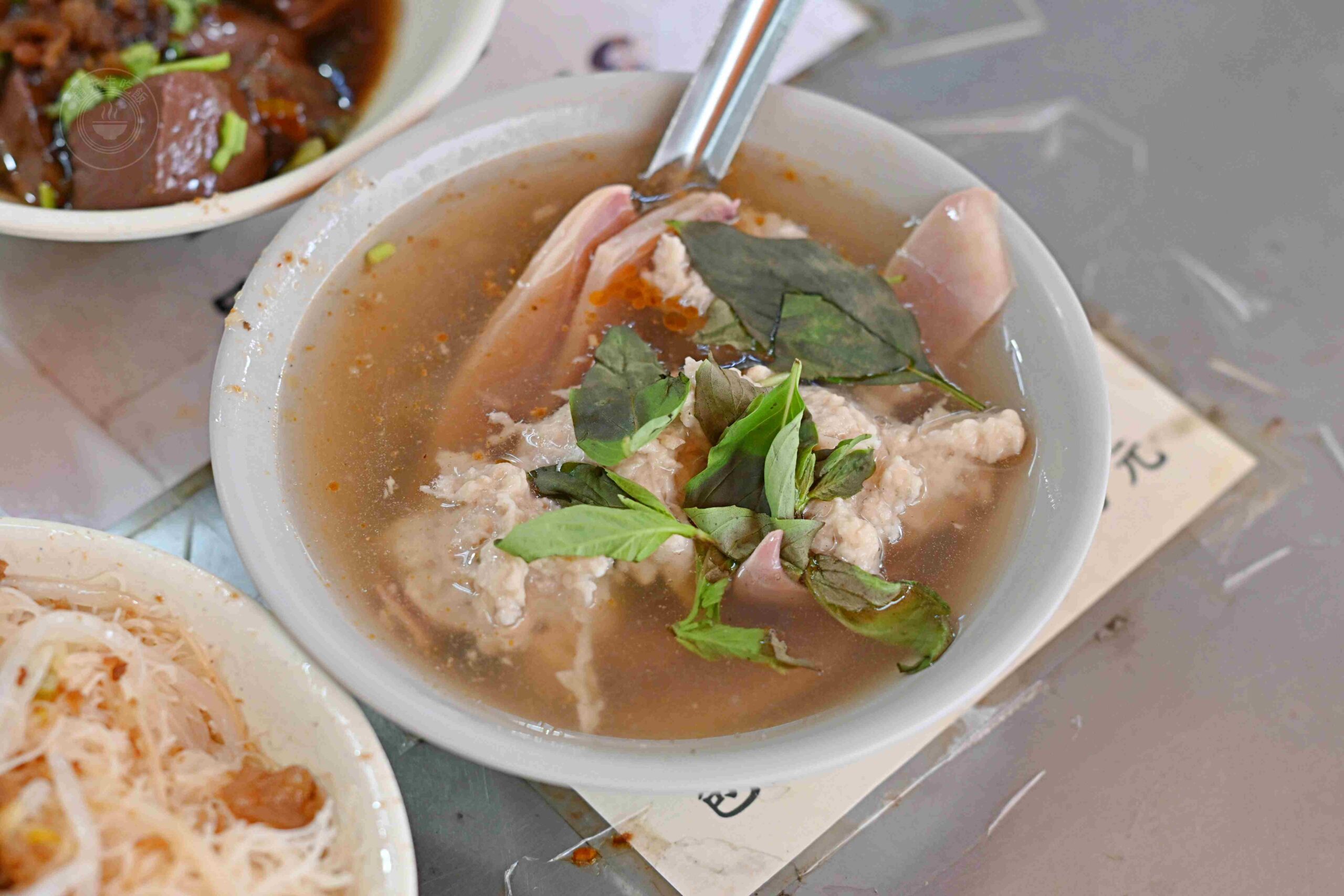 【台北美食】企鵝文肉羹店,雙連站30年老字號炒麵配魷魚肉羹,平價在地瘋狂排隊小吃推薦(菜單) @趙先生吃飯 【台北美食】企鵝文肉羹店,雙連站30年老字號炒麵配魷魚肉羹,平價在地瘋狂排隊小吃推薦(菜單) @趙先生吃飯