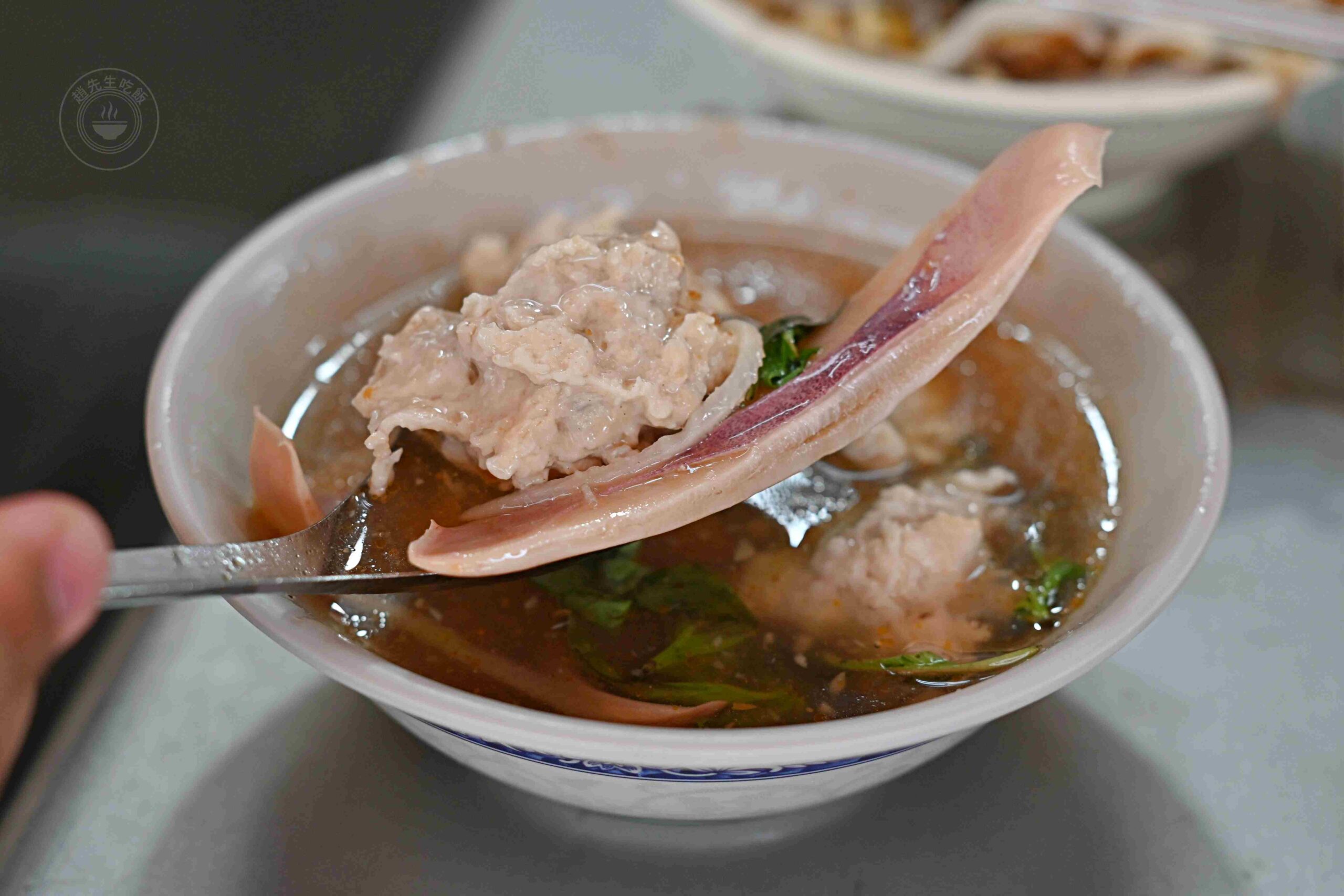 【台北美食】企鵝文肉羹店,雙連站30年老字號炒麵配魷魚肉羹,平價在地瘋狂排隊小吃推薦(菜單) @趙先生吃飯 【台北美食】企鵝文肉羹店,雙連站30年老字號炒麵配魷魚肉羹,平價在地瘋狂排隊小吃推薦(菜單) @趙先生吃飯
