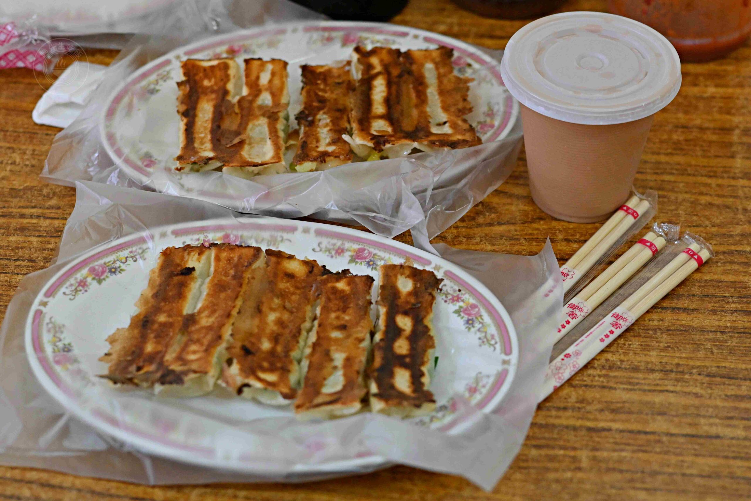 【瑞芳美食】阿玉鍋貼，深澳漁港旁隱藏版鐵皮屋鍋貼，一早就排隊的脆皮鍋貼推薦（菜單） @趙先生吃飯