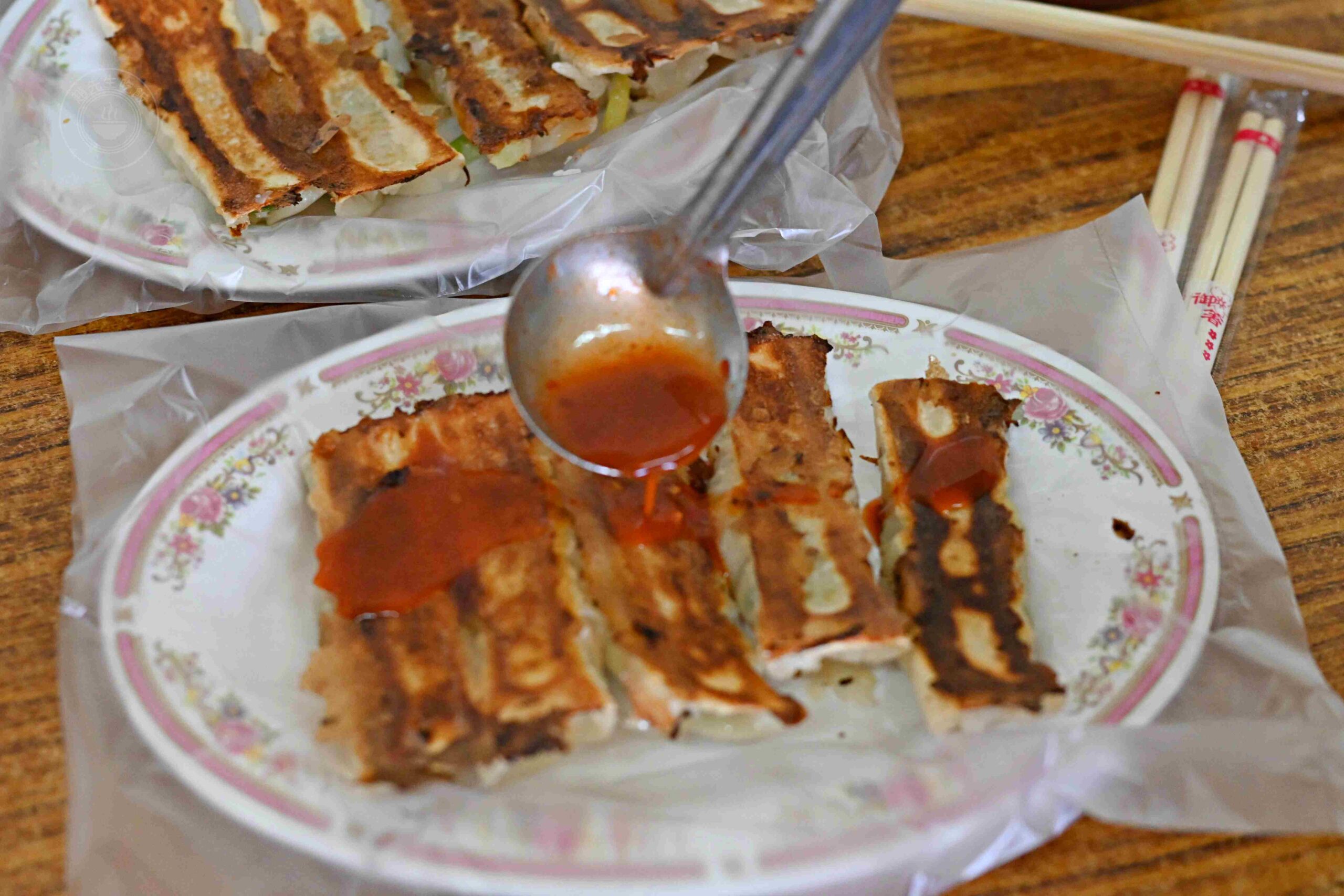 【瑞芳美食】阿玉鍋貼，深澳漁港旁隱藏版鐵皮屋鍋貼，一早就排隊的脆皮鍋貼推薦（菜單） @趙先生吃飯