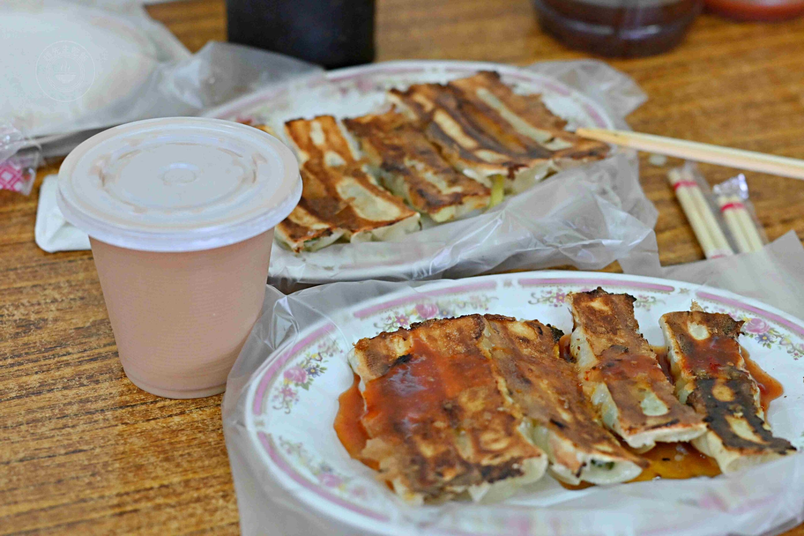 【瑞芳美食】阿玉鍋貼，深澳漁港旁隱藏版鐵皮屋鍋貼，一早就排隊的脆皮鍋貼推薦（菜單） @趙先生吃飯