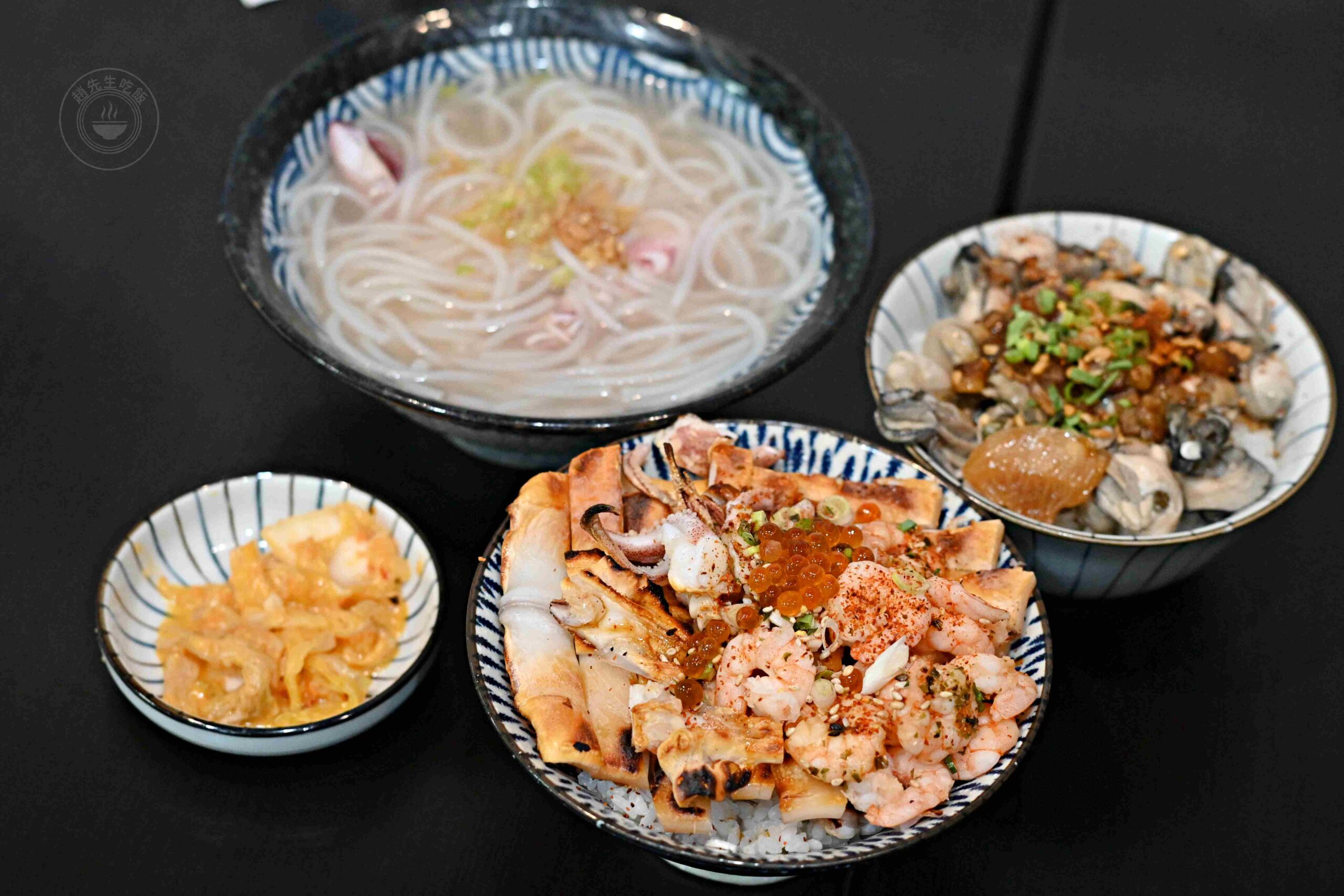 【基隆美食】吳姳麵館,基隆仁愛市場隱藏版排隊王者,比大拇指還肥的爆汁蚵仔蓋飯推薦(菜單) @趙先生吃飯 【基隆美食】吳姳麵館,基隆仁愛市場隱藏版排隊王者,比大拇指還肥的爆汁蚵仔蓋飯推薦(菜單) @趙先生吃飯