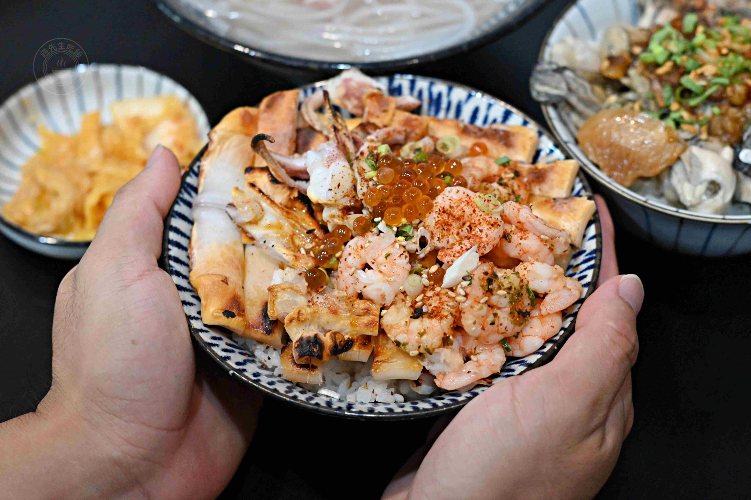 【基隆美食】吳姳麵館,基隆仁愛市場隱藏版排隊王者,比大拇指還肥的爆汁蚵仔蓋飯推薦(菜單) @趙先生吃飯 【基隆美食】吳姳麵館,基隆仁愛市場隱藏版排隊王者,比大拇指還肥的爆汁蚵仔蓋飯推薦(菜單) @趙先生吃飯