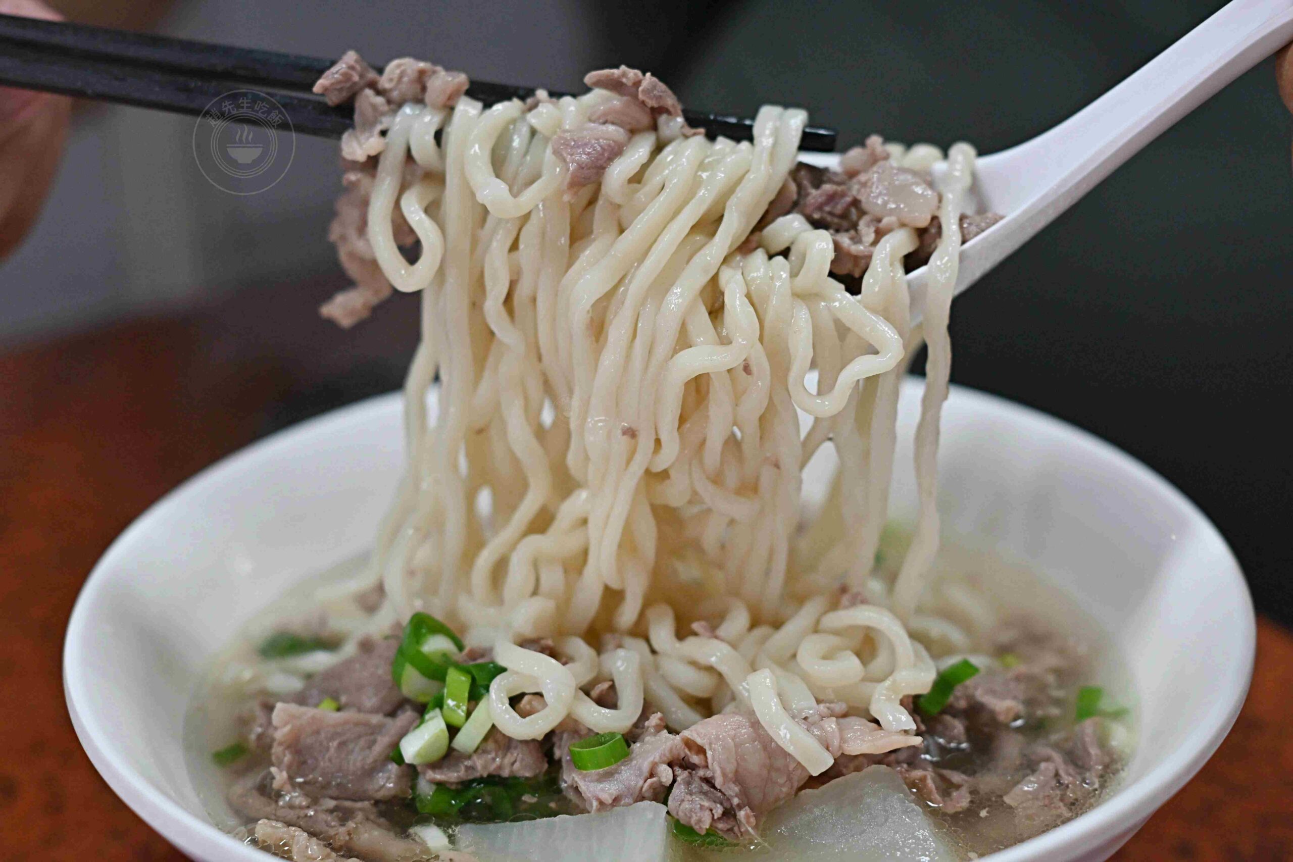 【林口美食】老占元拉麵大王，竹林山觀音寺旁超狂6000則評論，平日下午也爆滿拉麵推薦(菜單) @趙先生吃飯