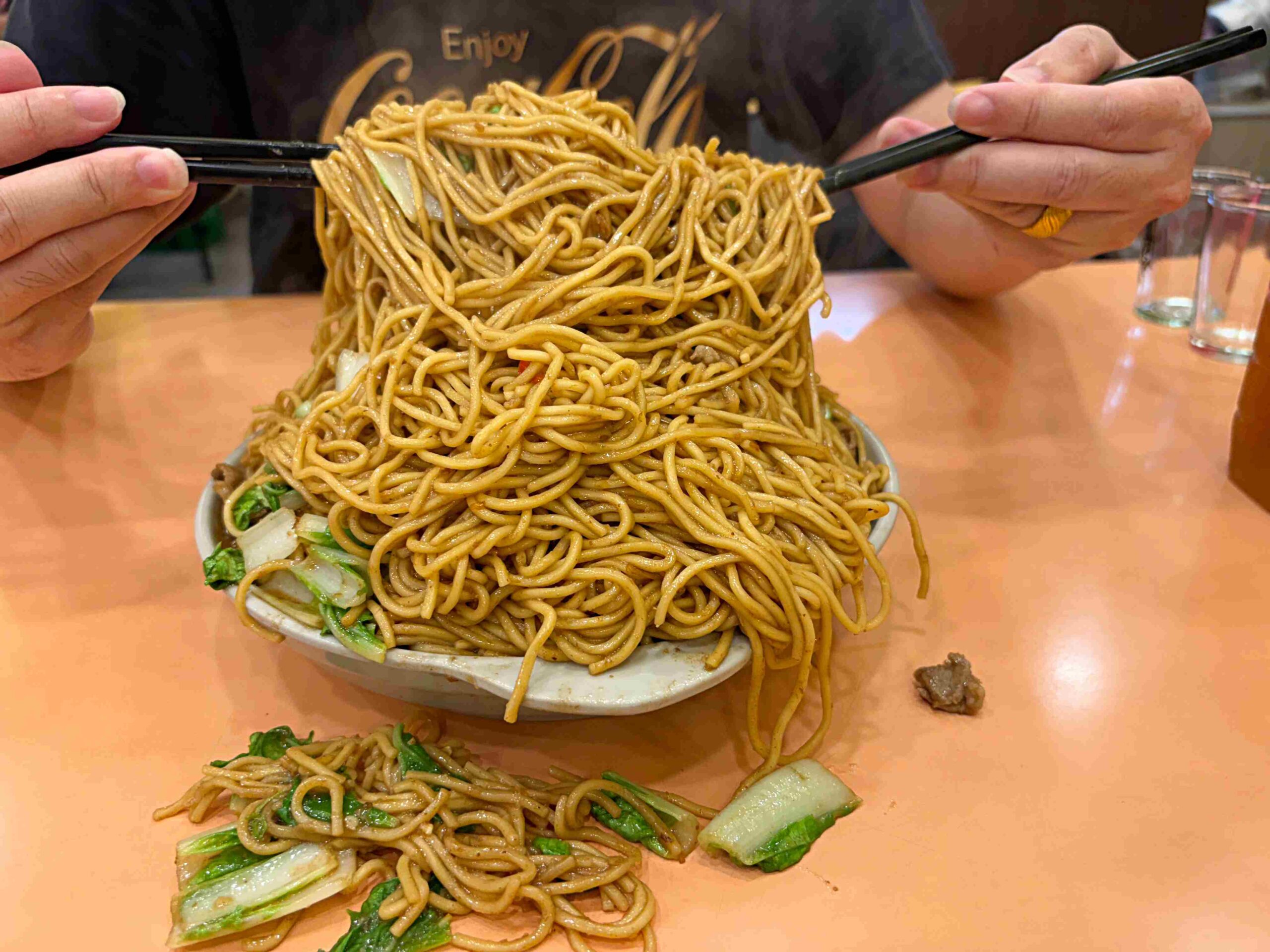 【台北中山區美食】新東羊 羊肉料理專專賣店，巨無霸大份量羊肉炒麵100元，湯喝到飽推薦(菜單) @趙先生吃飯