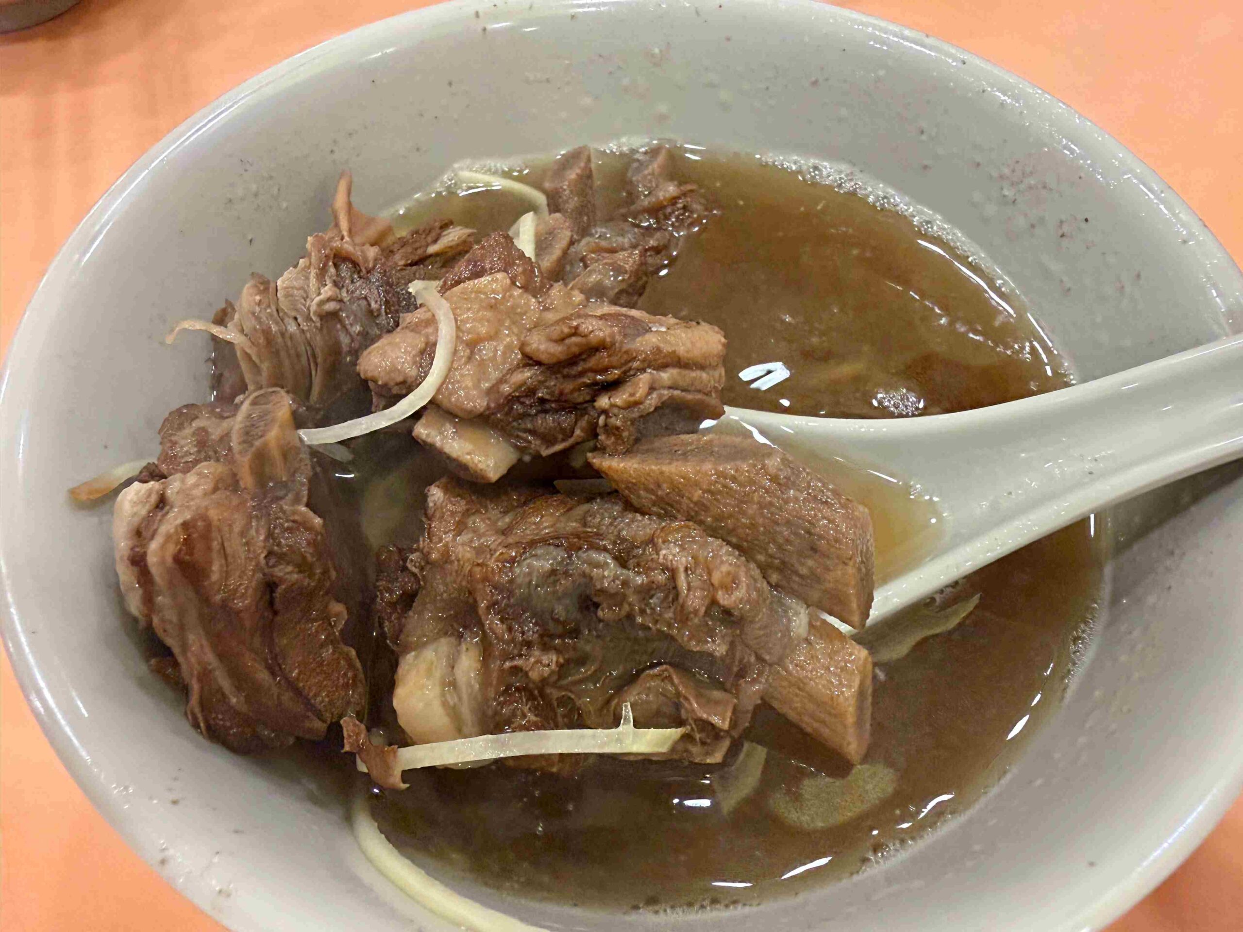 【台北中山區美食】新東羊 羊肉料理專專賣店，巨無霸大份量羊肉炒麵100元，湯喝到飽推薦(菜單) @趙先生吃飯