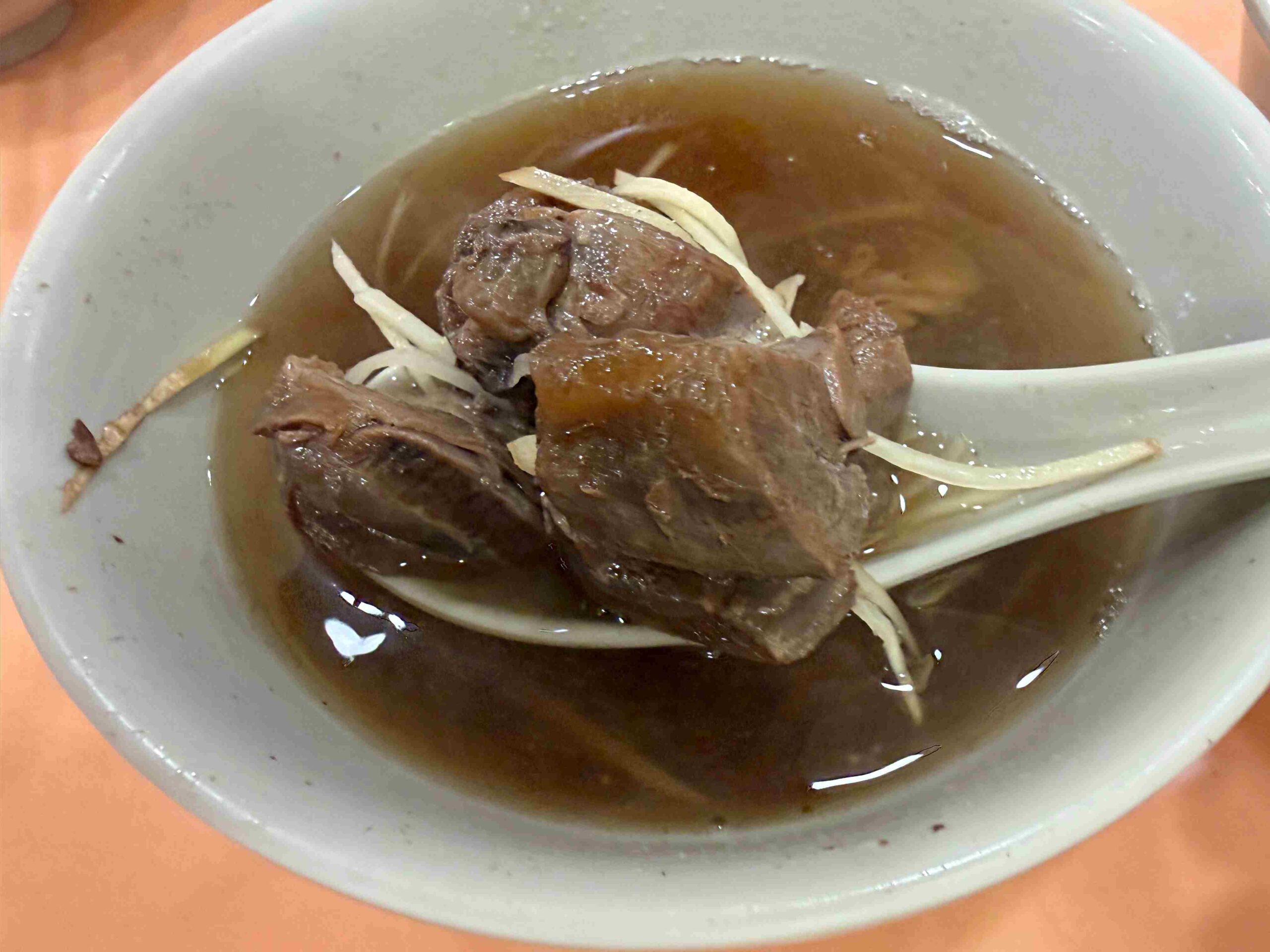 【台北中山區美食】新東羊 羊肉料理專專賣店，巨無霸大份量羊肉炒麵100元，湯喝到飽推薦(菜單) @趙先生吃飯