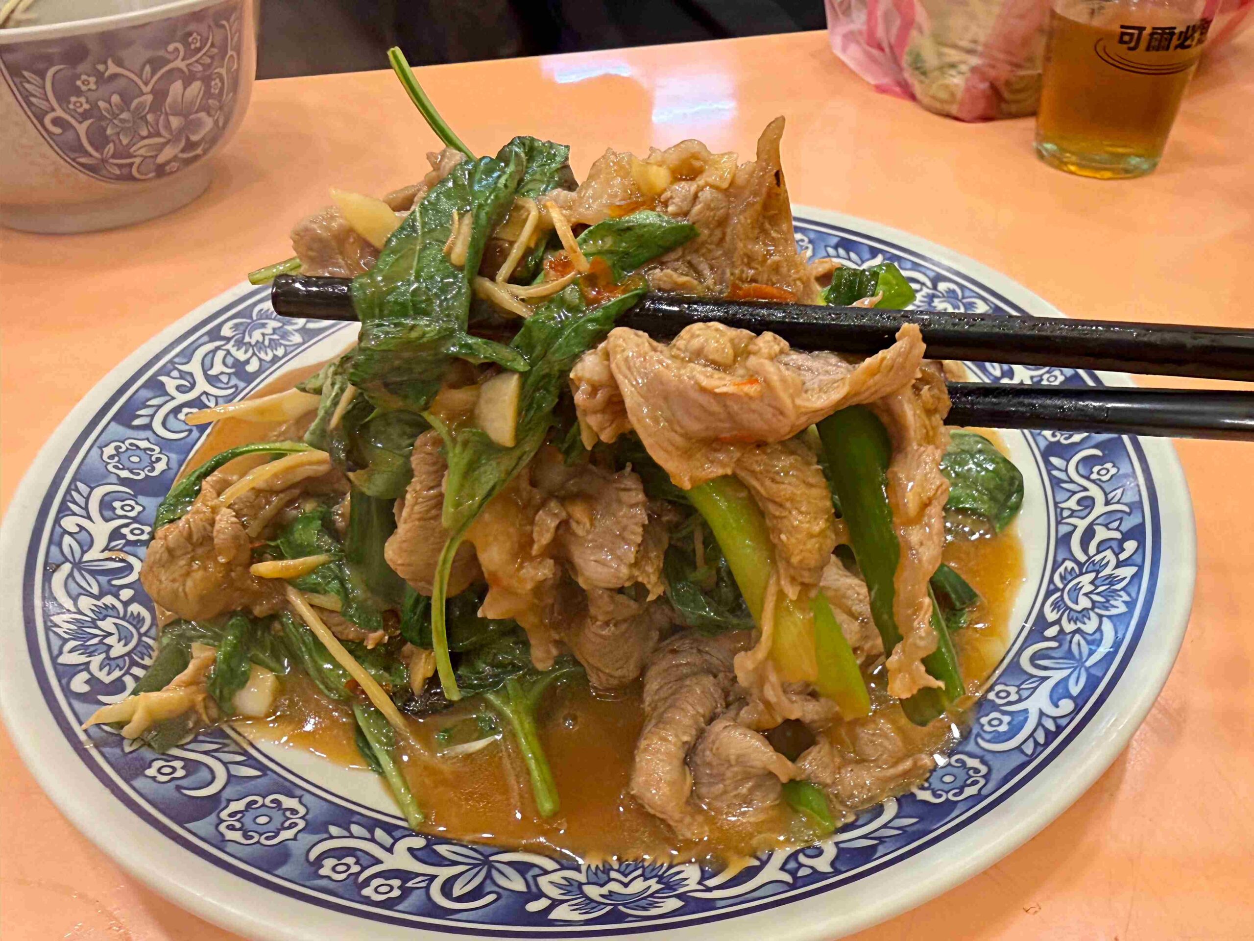 【台北中山區美食】新東羊 羊肉料理專專賣店，巨無霸大份量羊肉炒麵100元，湯喝到飽推薦(菜單) @趙先生吃飯