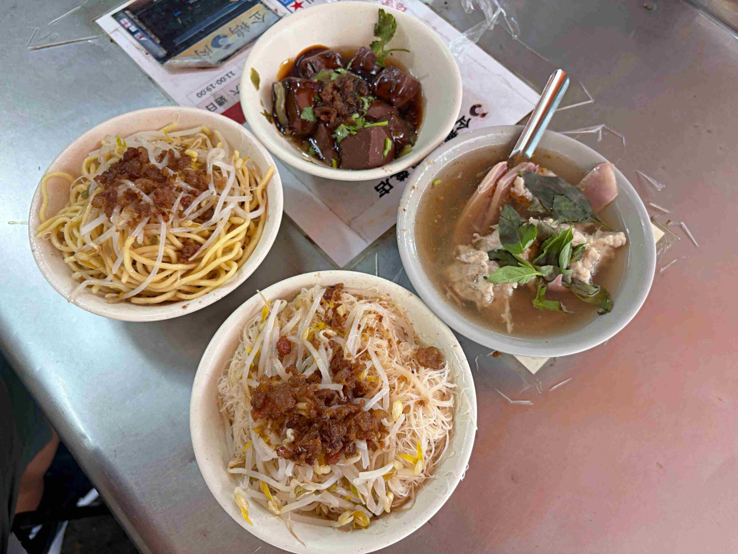 【台北美食】企鵝文肉羹店,雙連站30年老字號炒麵配魷魚肉羹,平價在地瘋狂排隊小吃推薦(菜單) @趙先生吃飯 【台北美食】企鵝文肉羹店,雙連站30年老字號炒麵配魷魚肉羹,平價在地瘋狂排隊小吃推薦(菜單) @趙先生吃飯