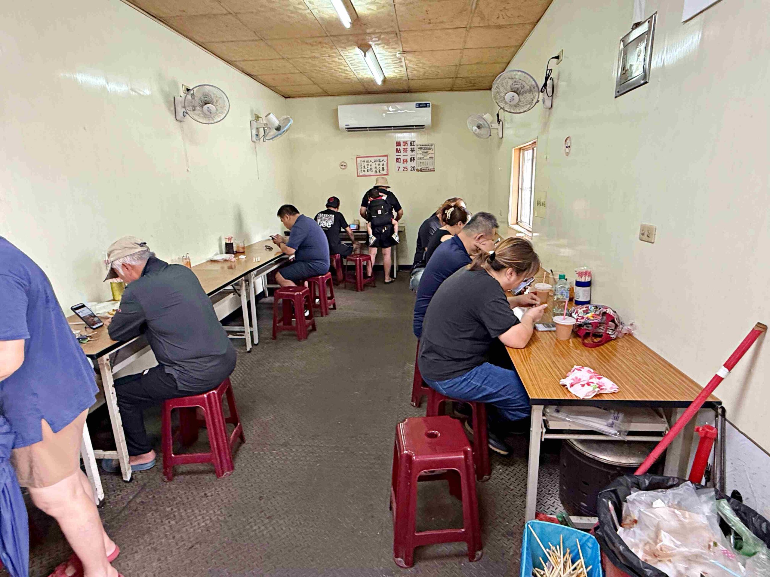 【瑞芳美食】阿玉鍋貼，深澳漁港旁隱藏版鐵皮屋鍋貼，一早就排隊的脆皮鍋貼推薦（菜單） @趙先生吃飯