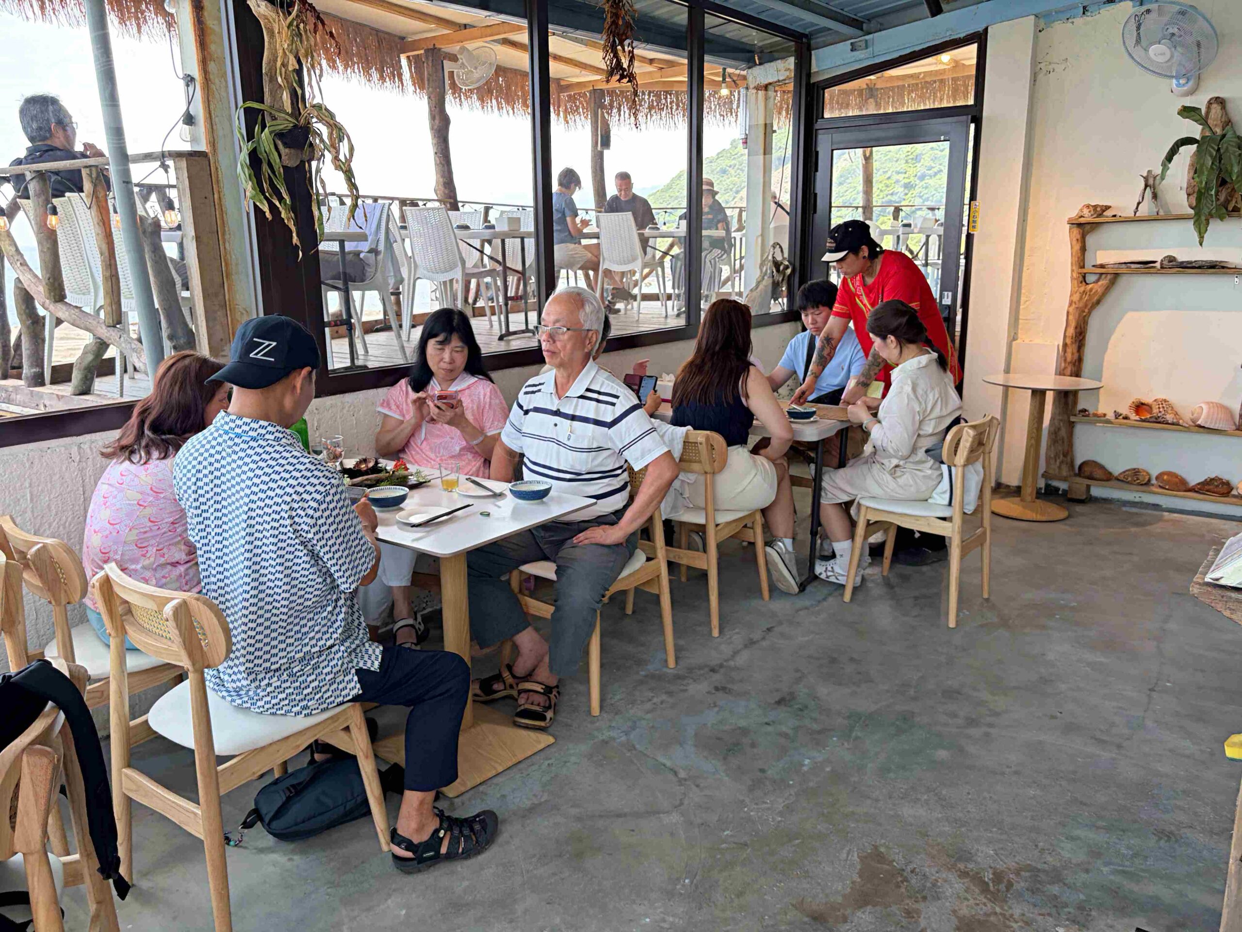 【貢寮美食】懸崖上的餐廳（cilah海的味道），遠眺龜山島無敵視野，濱海公路隱藏版秘境餐廳推薦(菜單) @趙先生吃飯