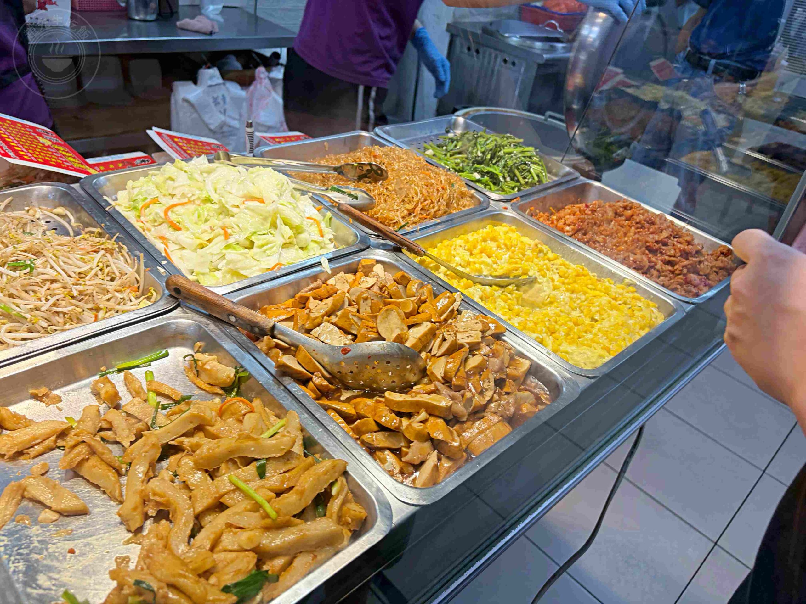【板橋美食】香港榮華燒臘,在地饕客排隊激推港式便當,豬血湯料滿紅茶喝到飽推薦(菜單) @趙先生吃飯 【板橋美食】香港榮華燒臘,在地饕客排隊激推港式便當,豬血湯料滿紅茶喝到飽推薦(菜單) @趙先生吃飯