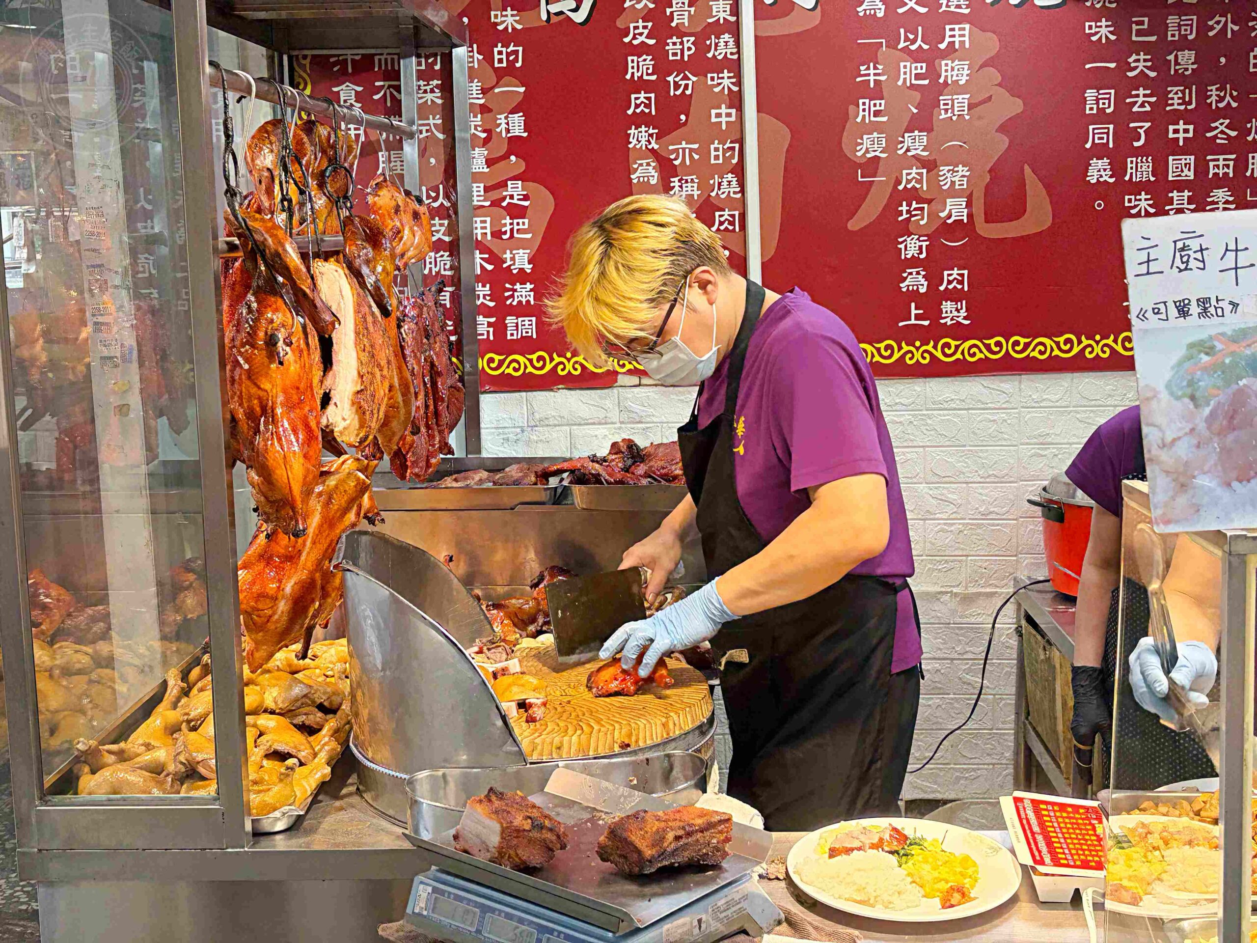 【板橋美食】香港榮華燒臘,在地饕客排隊激推港式便當,豬血湯料滿紅茶喝到飽推薦(菜單) @趙先生吃飯 【板橋美食】香港榮華燒臘,在地饕客排隊激推港式便當,豬血湯料滿紅茶喝到飽推薦(菜單) @趙先生吃飯
