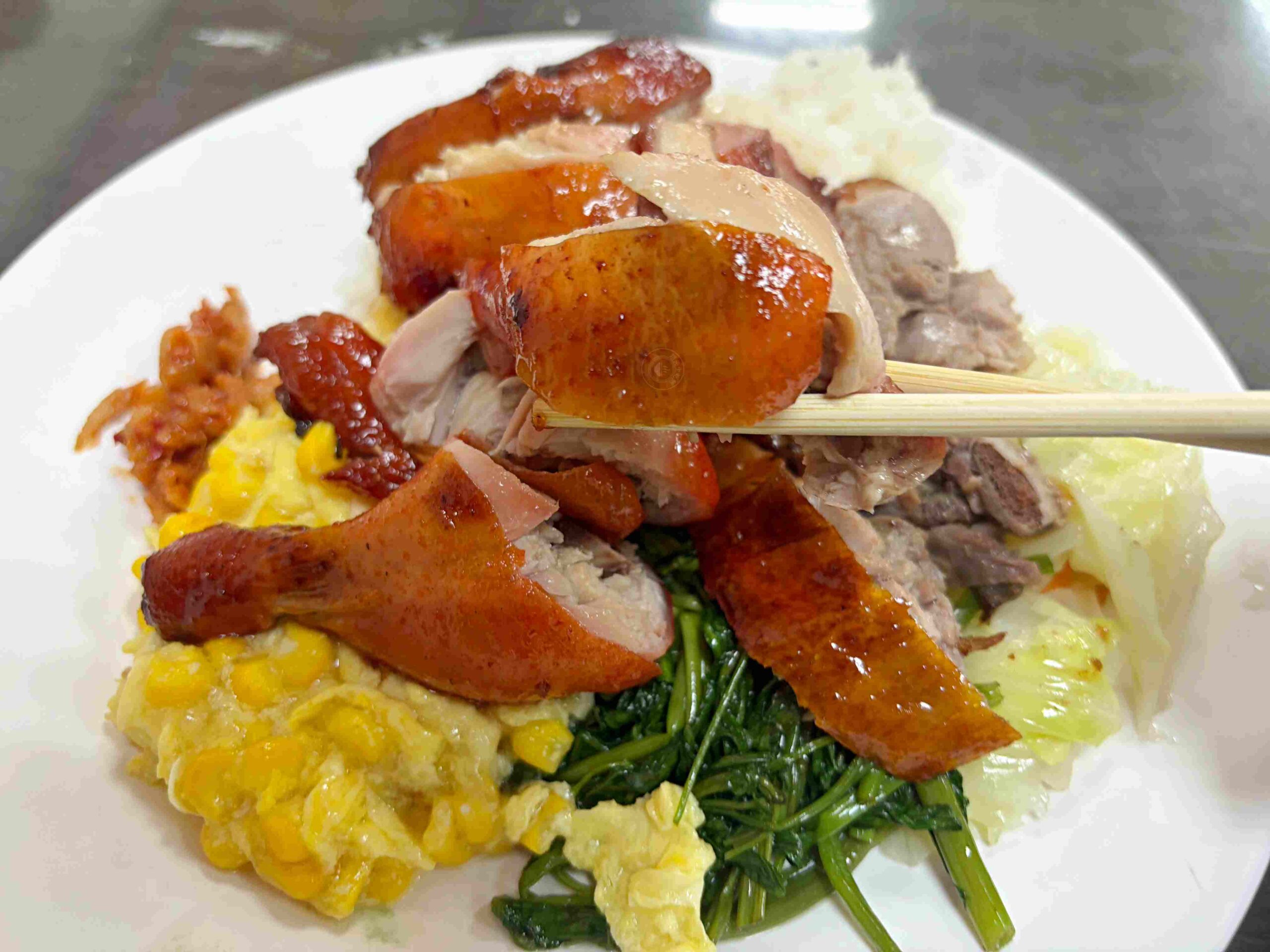 【板橋美食】香港榮華燒臘,在地饕客排隊激推港式便當,豬血湯料滿紅茶喝到飽推薦(菜單) @趙先生吃飯 【板橋美食】香港榮華燒臘,在地饕客排隊激推港式便當,豬血湯料滿紅茶喝到飽推薦(菜單) @趙先生吃飯