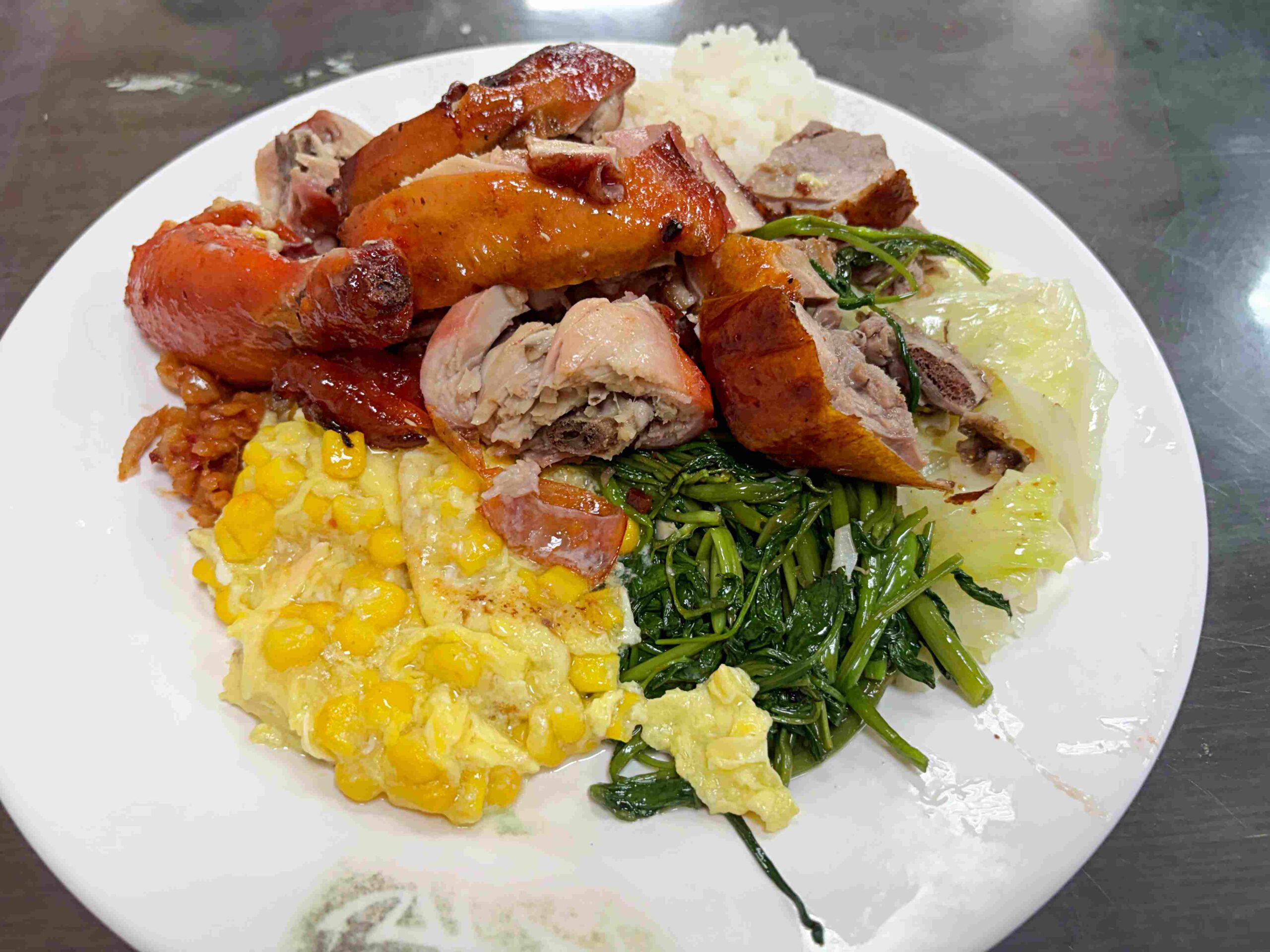 【板橋美食】香港榮華燒臘，在地饕客排隊激推港式便當，豬血湯料滿紅茶喝到飽推薦(菜單) @趙先生吃飯