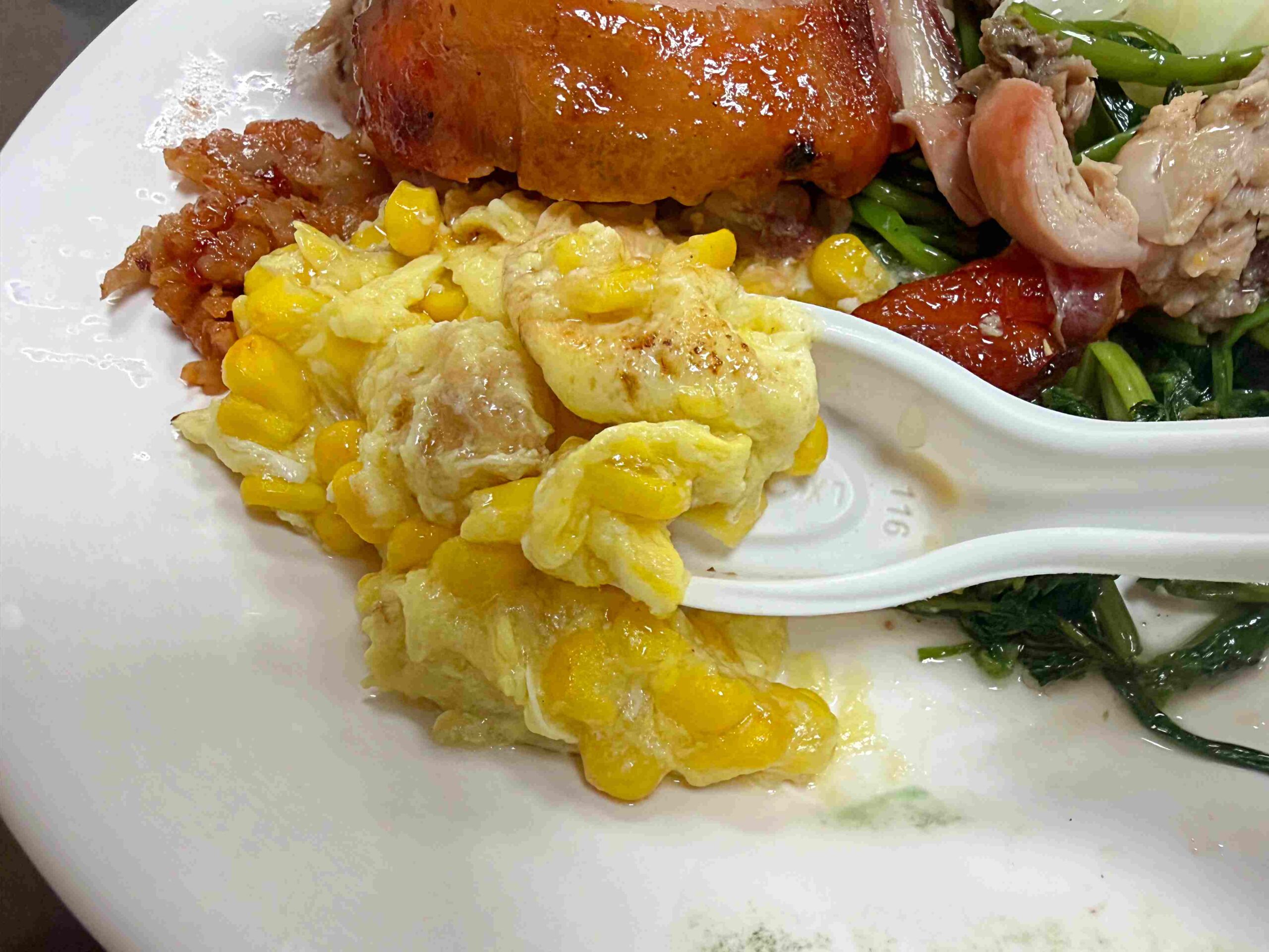 【板橋美食】香港榮華燒臘,在地饕客排隊激推港式便當,豬血湯料滿紅茶喝到飽推薦(菜單) @趙先生吃飯 【板橋美食】香港榮華燒臘,在地饕客排隊激推港式便當,豬血湯料滿紅茶喝到飽推薦(菜單) @趙先生吃飯