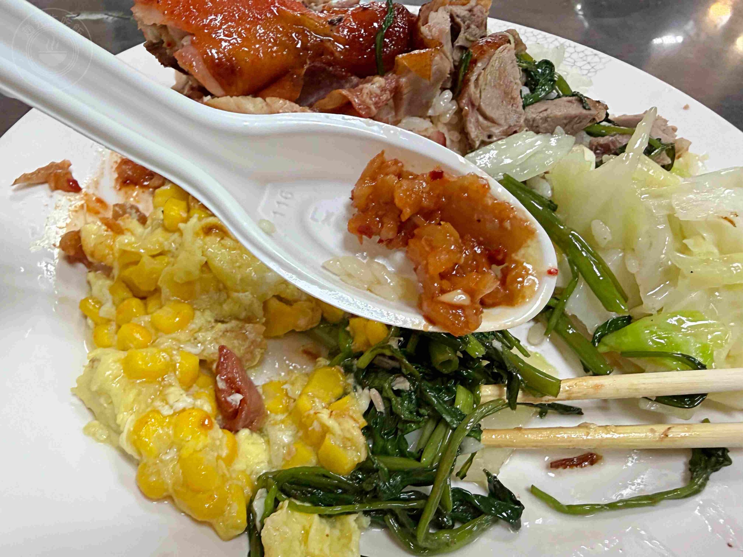 【板橋美食】香港榮華燒臘,在地饕客排隊激推港式便當,豬血湯料滿紅茶喝到飽推薦(菜單) @趙先生吃飯 【板橋美食】香港榮華燒臘,在地饕客排隊激推港式便當,豬血湯料滿紅茶喝到飽推薦(菜單) @趙先生吃飯