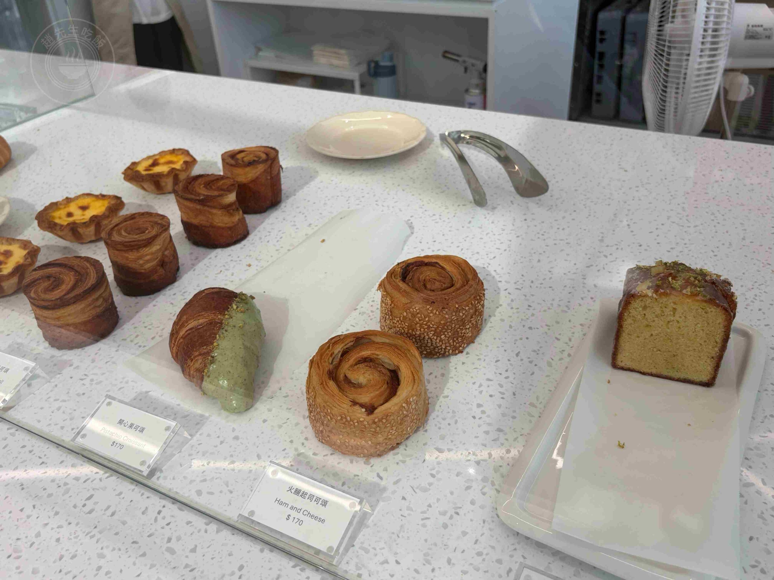 【圓山站美食】Rolling Dough 咖啡廳，隱身北美館的極簡風咖啡廳！大片落地窗光影太漂亮推薦(菜單) @趙先生吃飯