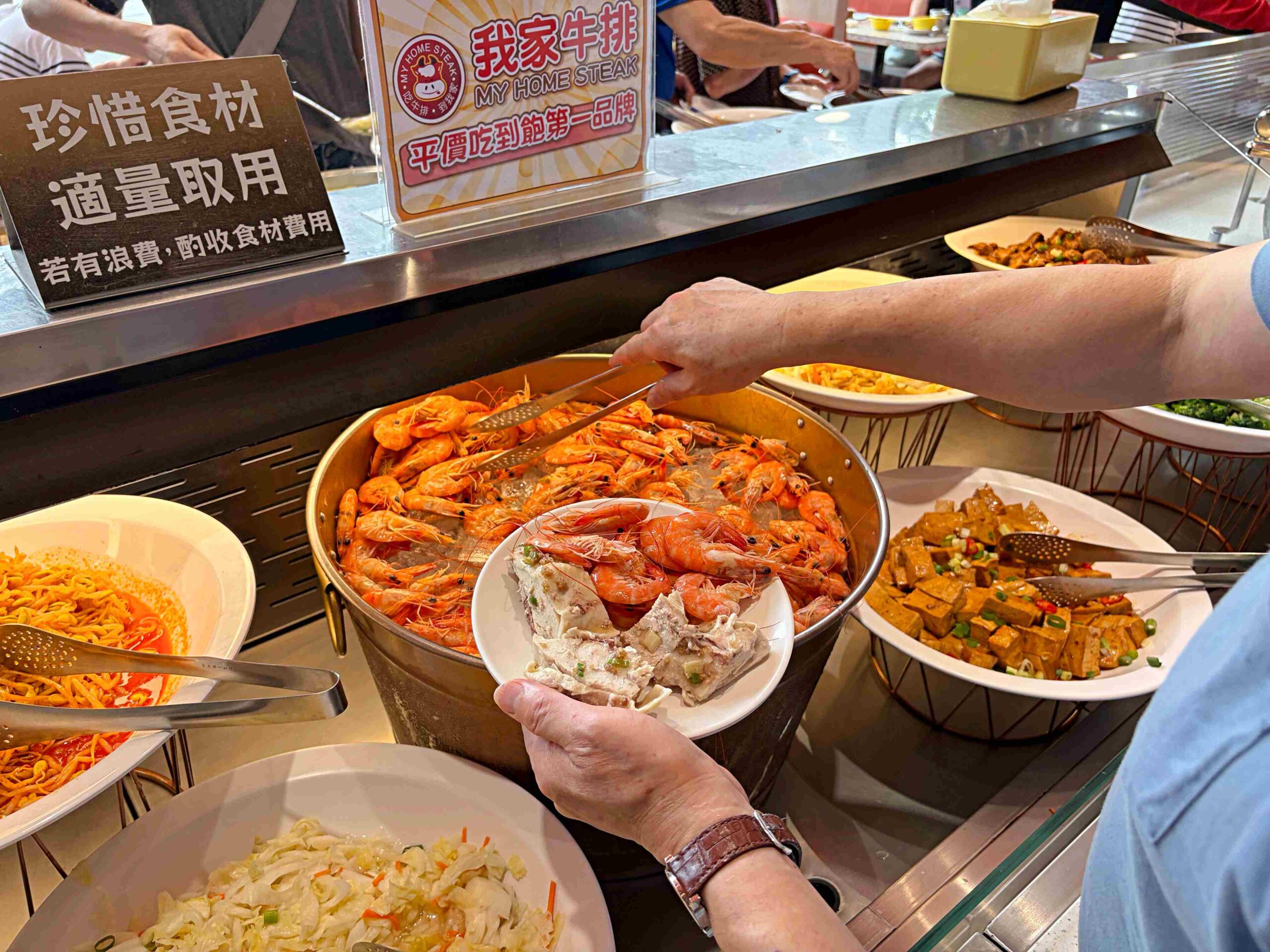 【板橋美食】我家牛排板橋遠科店，牛排、雞排都厲害，加上百道菜色自助吧吃到飽推薦(菜單) @趙先生吃飯