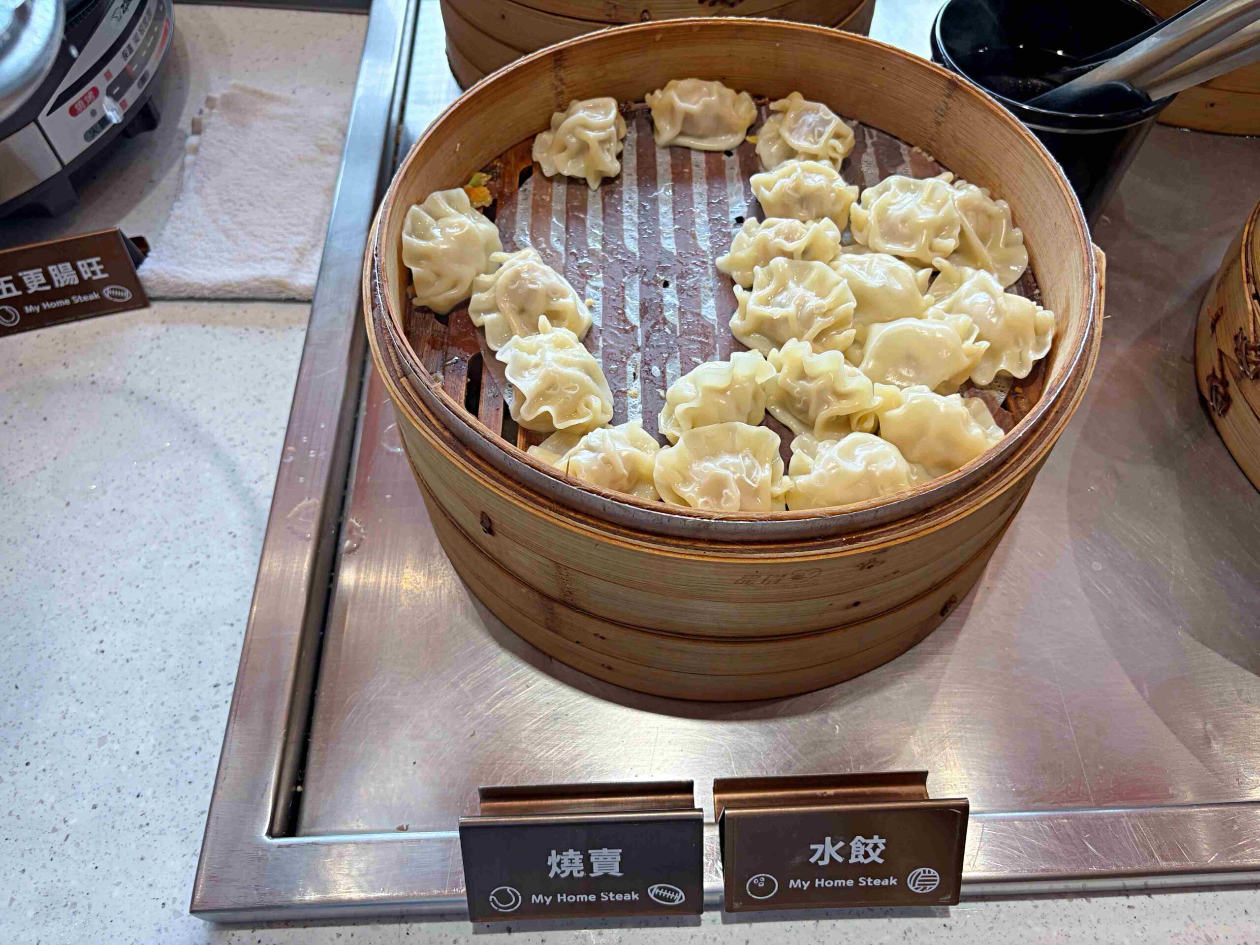 【板橋美食】我家牛排板橋遠科店，牛排、雞排都厲害，加上百道菜色自助吧吃到飽推薦(菜單) @趙先生吃飯